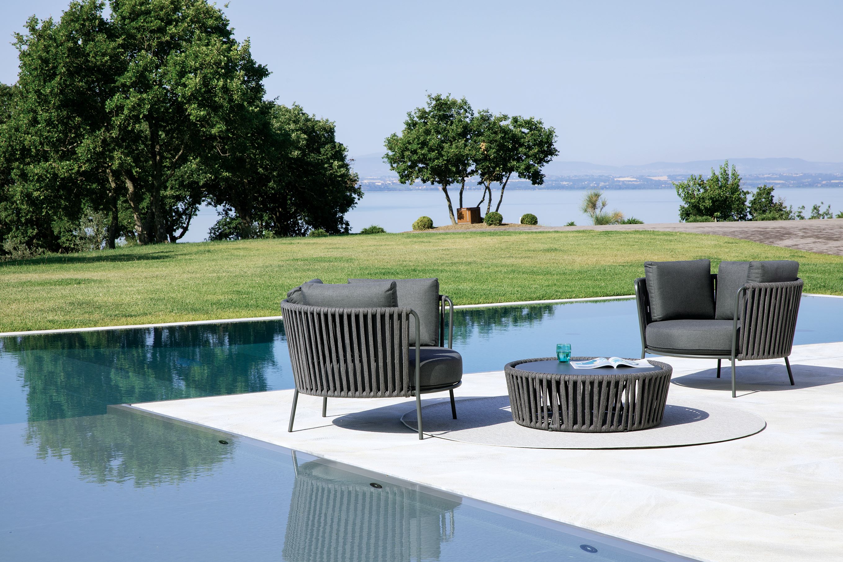 vermobil lounge sessel daisy rope am Pool