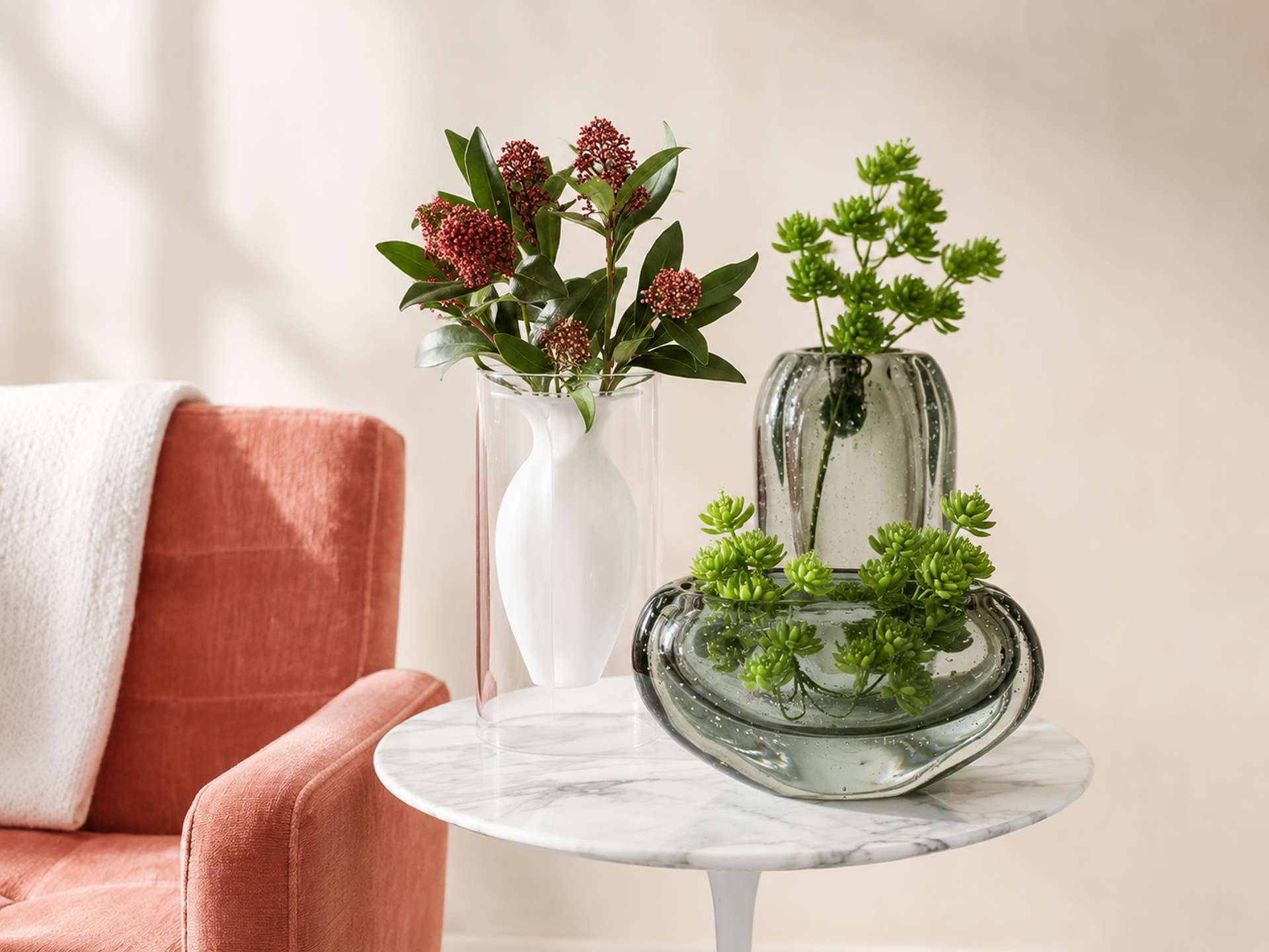 Moderne Glasvasen für Blumen, Zweige und dekorative Arrangements
