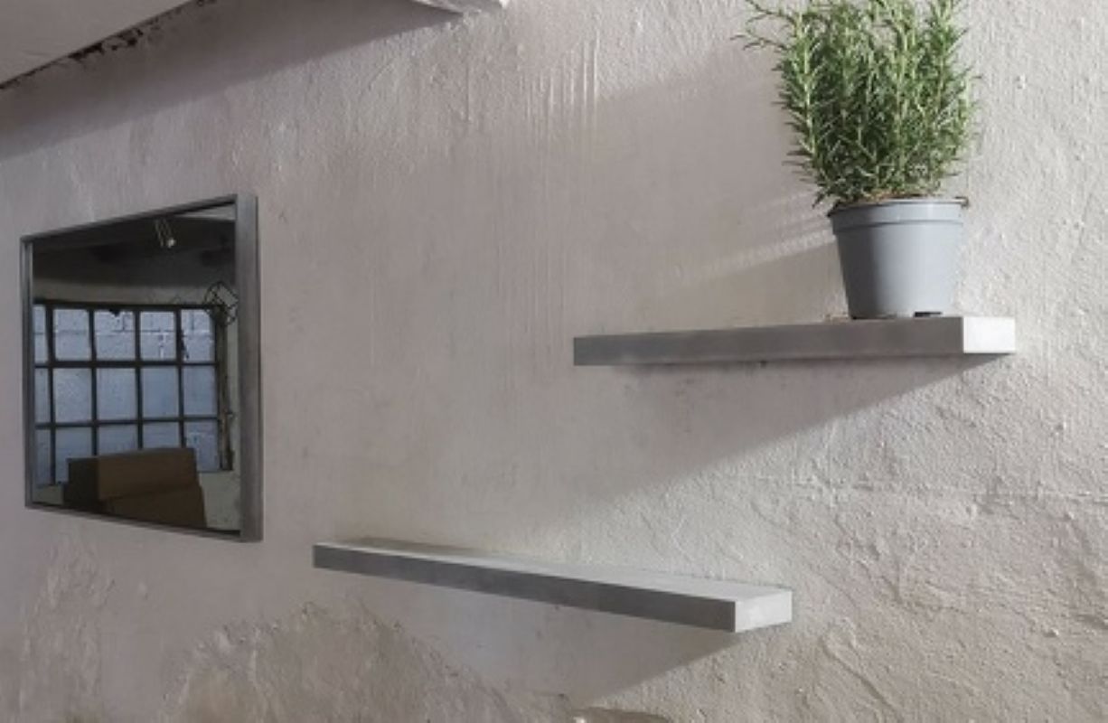Wandregal Flying Board - Modernes Regal aus Beton