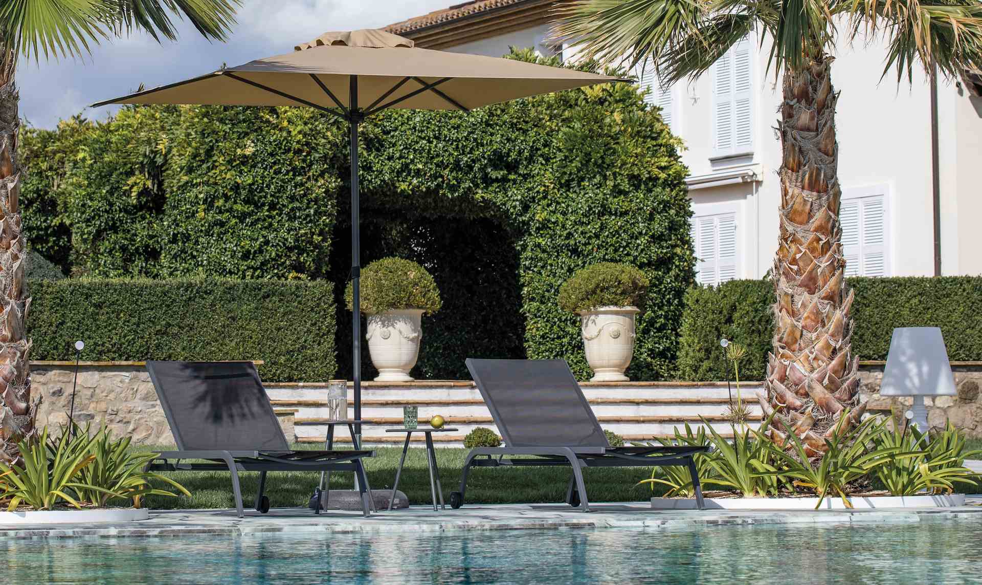 Firenze bequeme Sonnenliege mit Rollen Antikgrau / Anthrazit