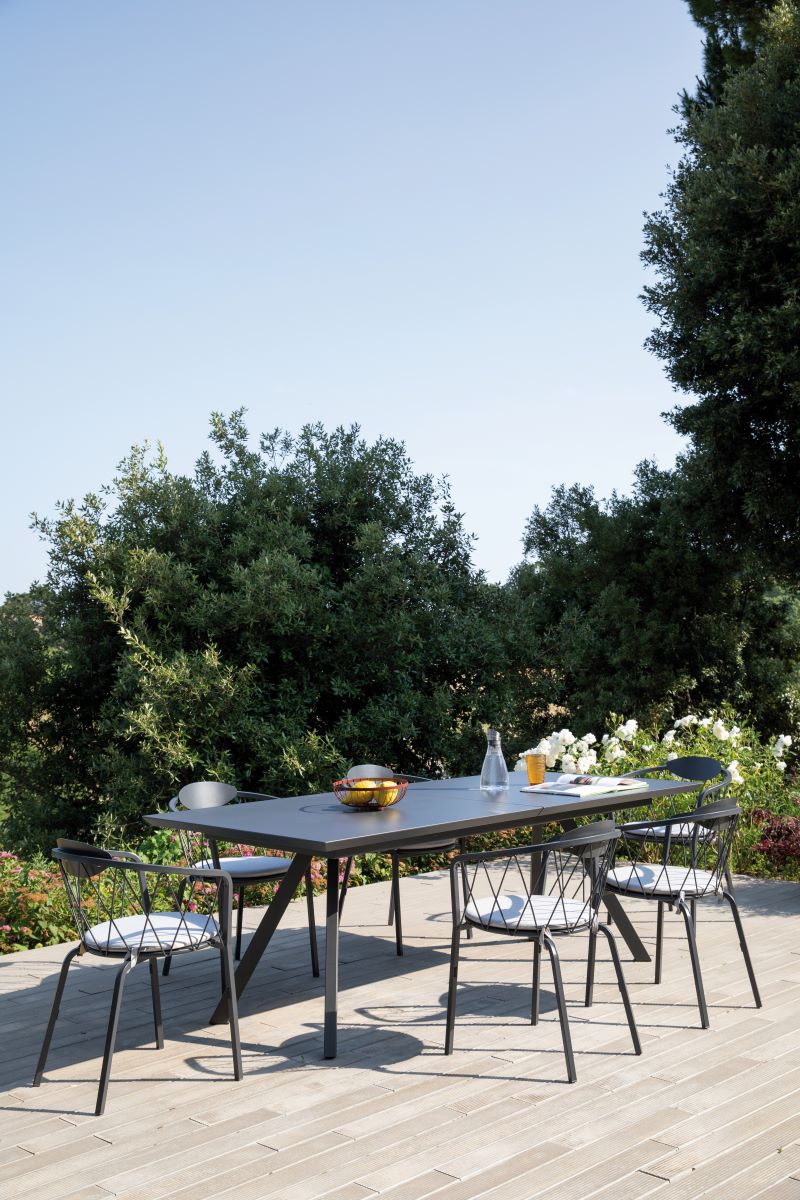 Moderner Outdoorsessel Daisy stapelbar schwarz