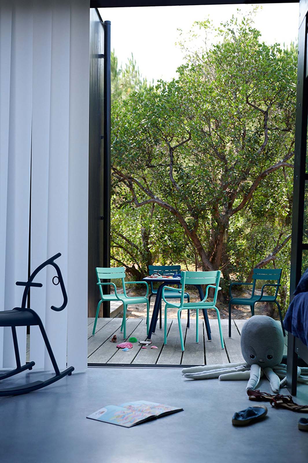 Kinderstuhl Luxembourg Kid aus Aluminium Latte Beige Kinderstuhl Luxembourg Kid aus Aluminium Latte Beige