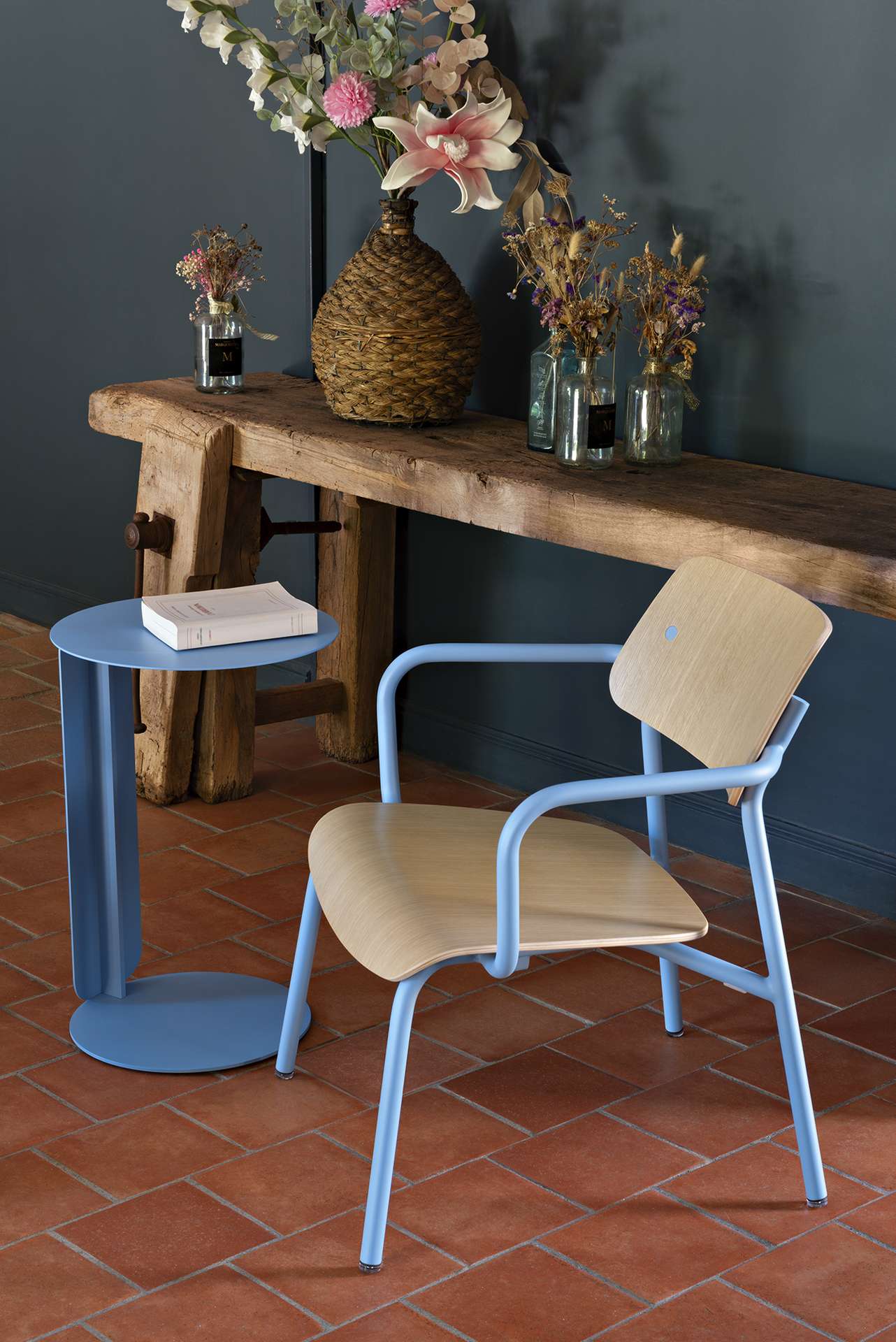 Bebop Outdoor Beistelltisch – Runder Gartentisch mit Sockelfuß E2 Orange