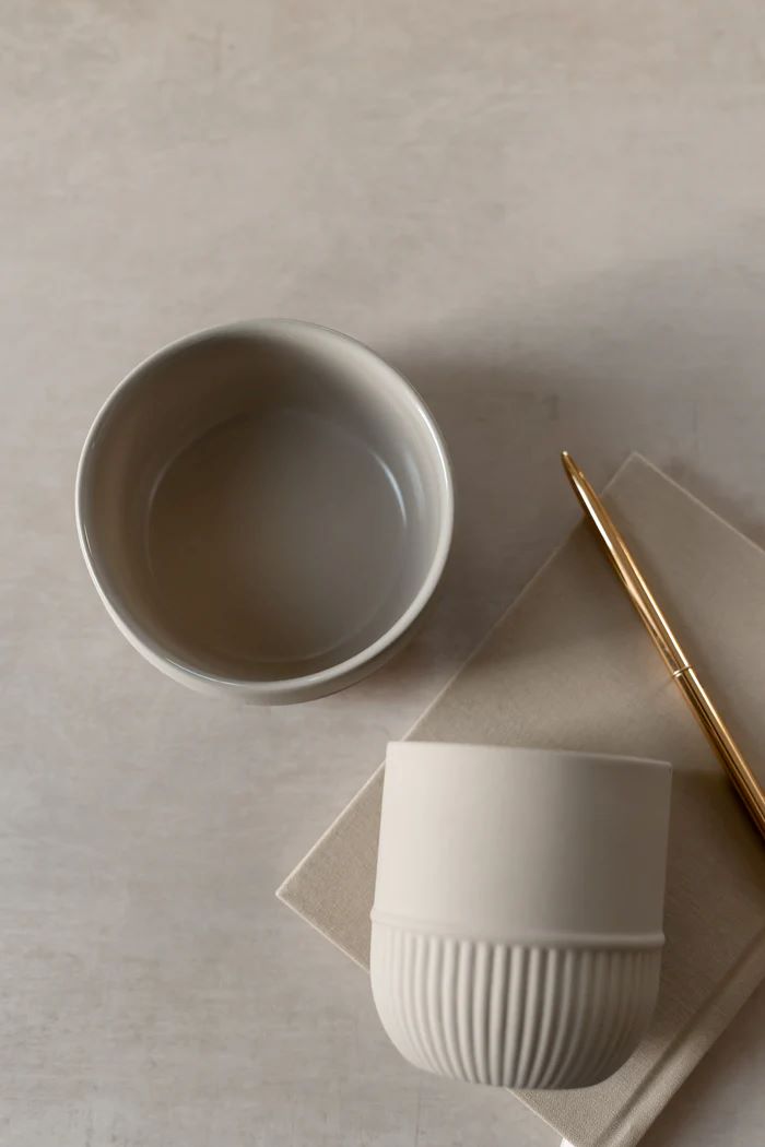 Root stabiler Becher mit gerilltem Boden