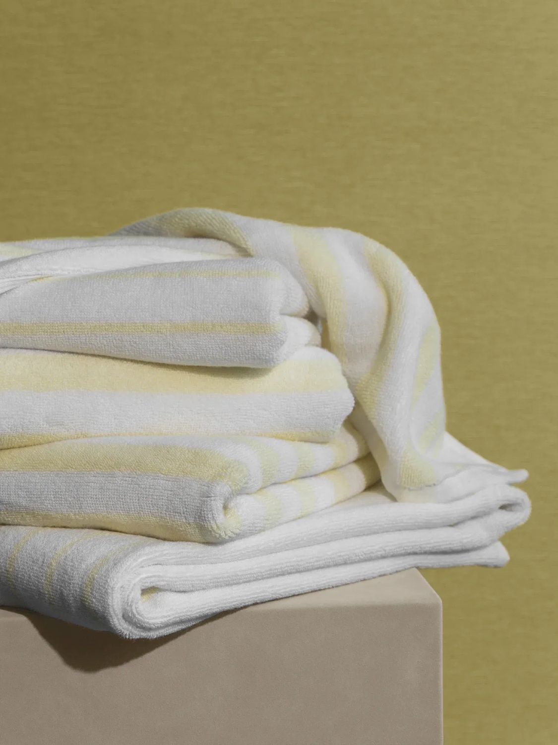 Arto Handtuch - Streifendesign für stilvolle Akzente Magnet Arto Handtuch - Streifendesign für stilvolle Akzente Magnet