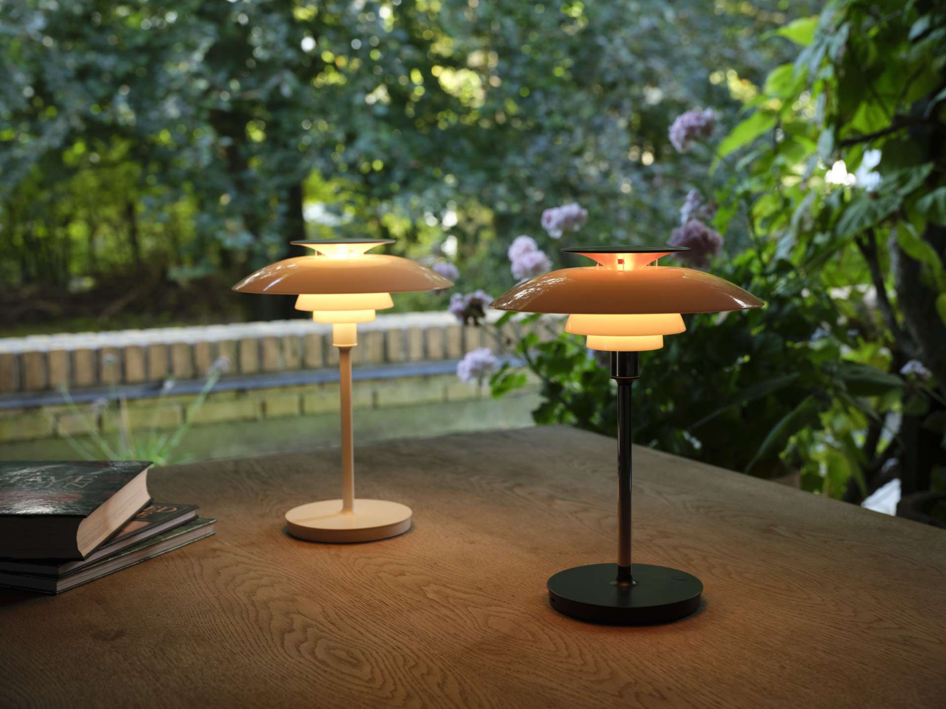 PH 80 Akku Tischleuchte Opal Weiß/Chrom/Rot