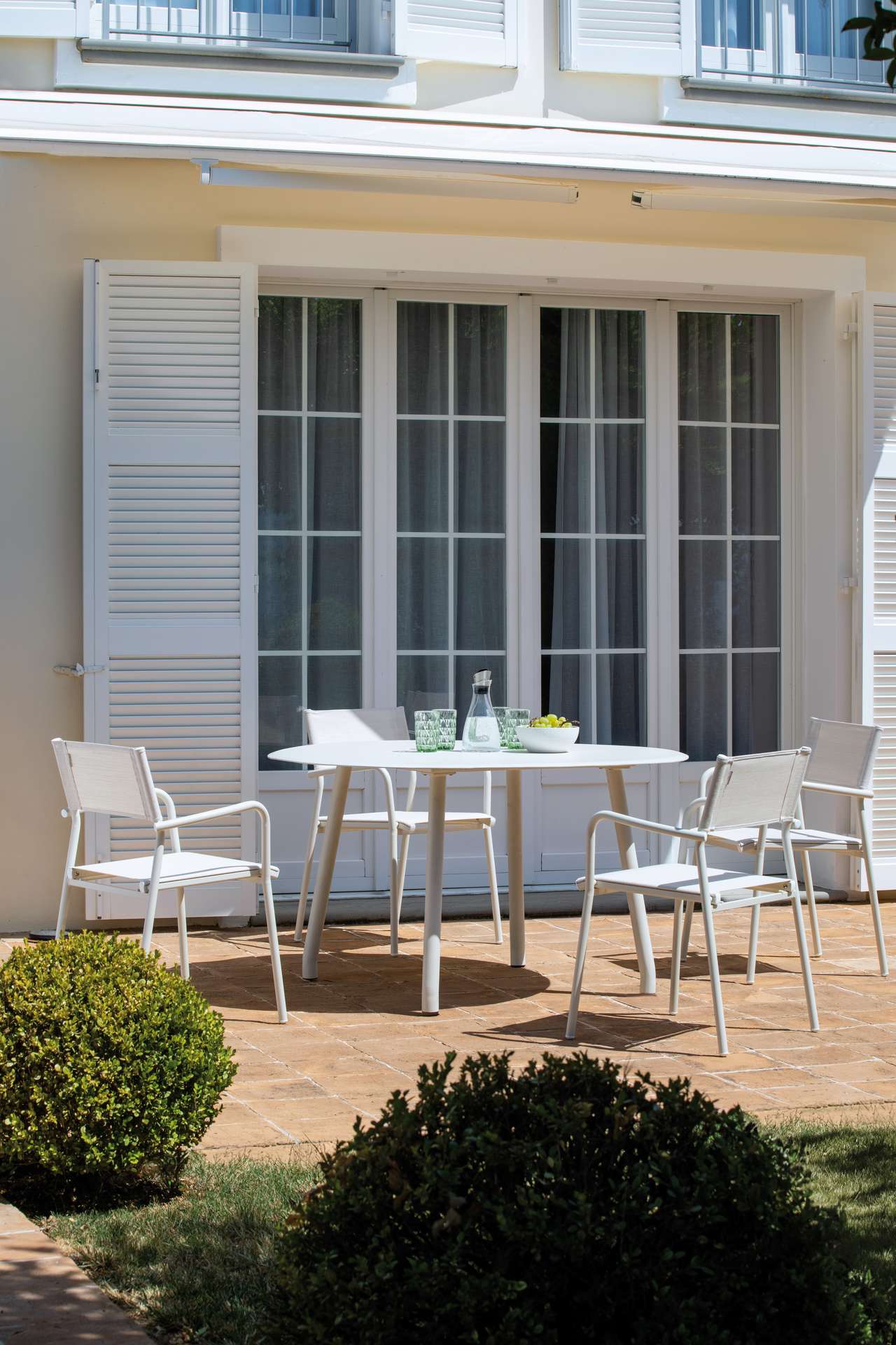 Emma Gartensessel stapelbar Antikgrau / Schwarz Emma Gartensessel stapelbar Antikgrau / Schwarz