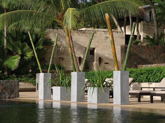 Polystone Pflanzsäule für morderne Bepflanzung Polystone Pflanzsäule für morderne Bepflanzung