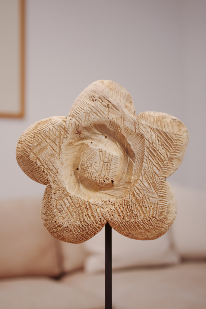 Holzblume auf Metallfuß, Höhe: 50 cm
