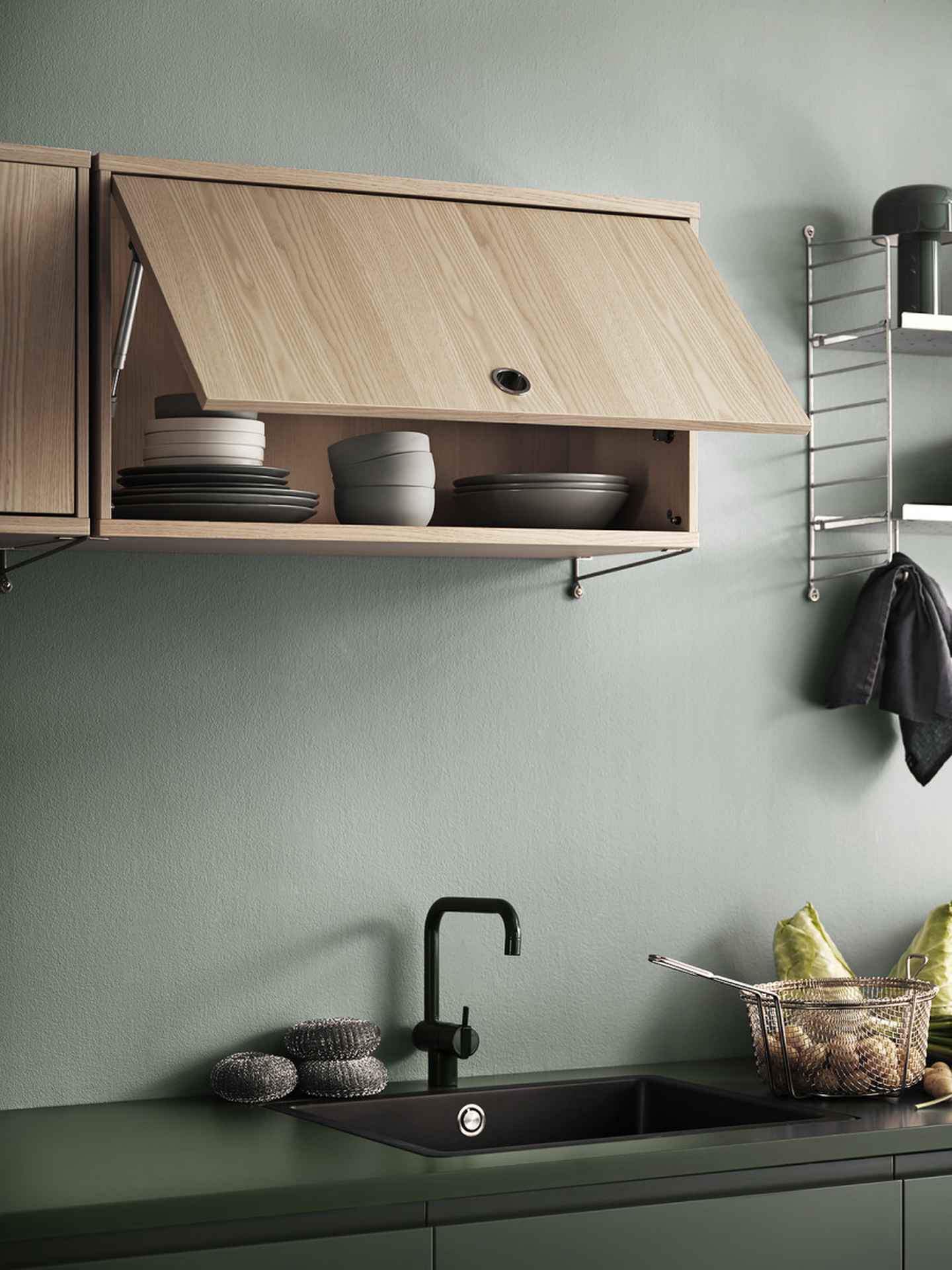 String System Hängeschrank mit Klapptür 58/42/30 Walnuss natur