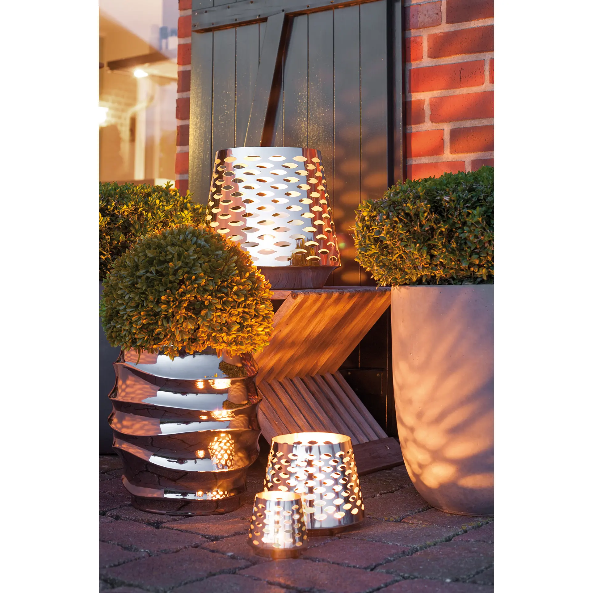 159044_9.webp LUMA besonderes Windlicht aus Edelstahl mit Muster