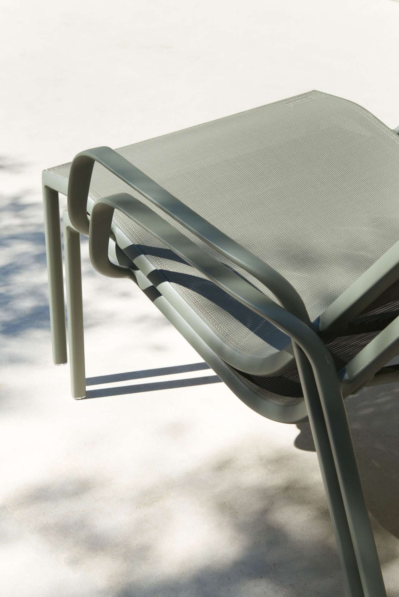 Cadiz Lounge-Sessel – Bequemer Outdoor-Sessel mit Armlehnen und hoher Rückenlehne A5 Lehmgrau