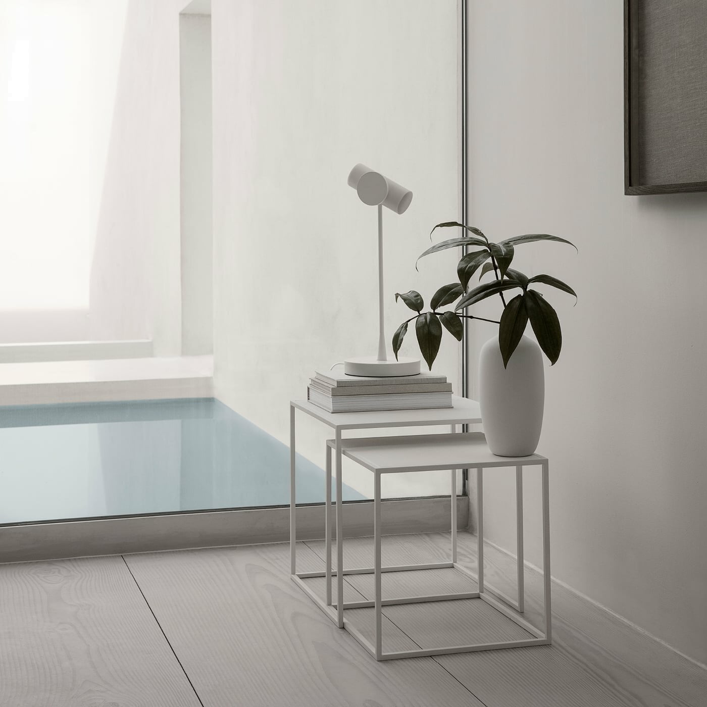 Minimalistische Schreibtischleuchte STAGE Lily White Minimalistische Schreibtischleuchte STAGE Lily White