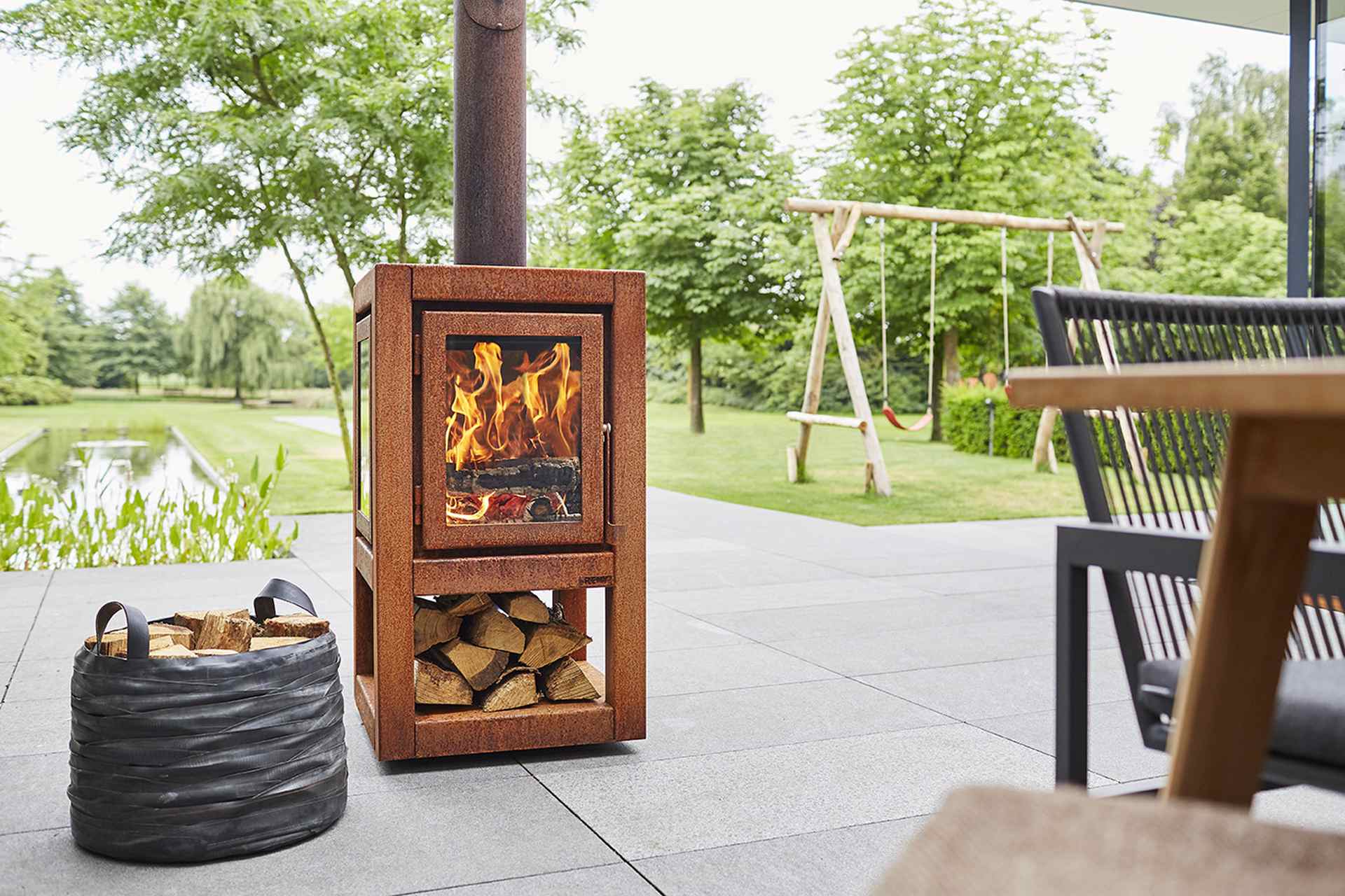 Quaruba Terrassenkamin Corten-Stahl Quaruba Terrassenkamin Corten-Stahl Mit Rollen XXL 3 Seiten Glas + Hitzeschild