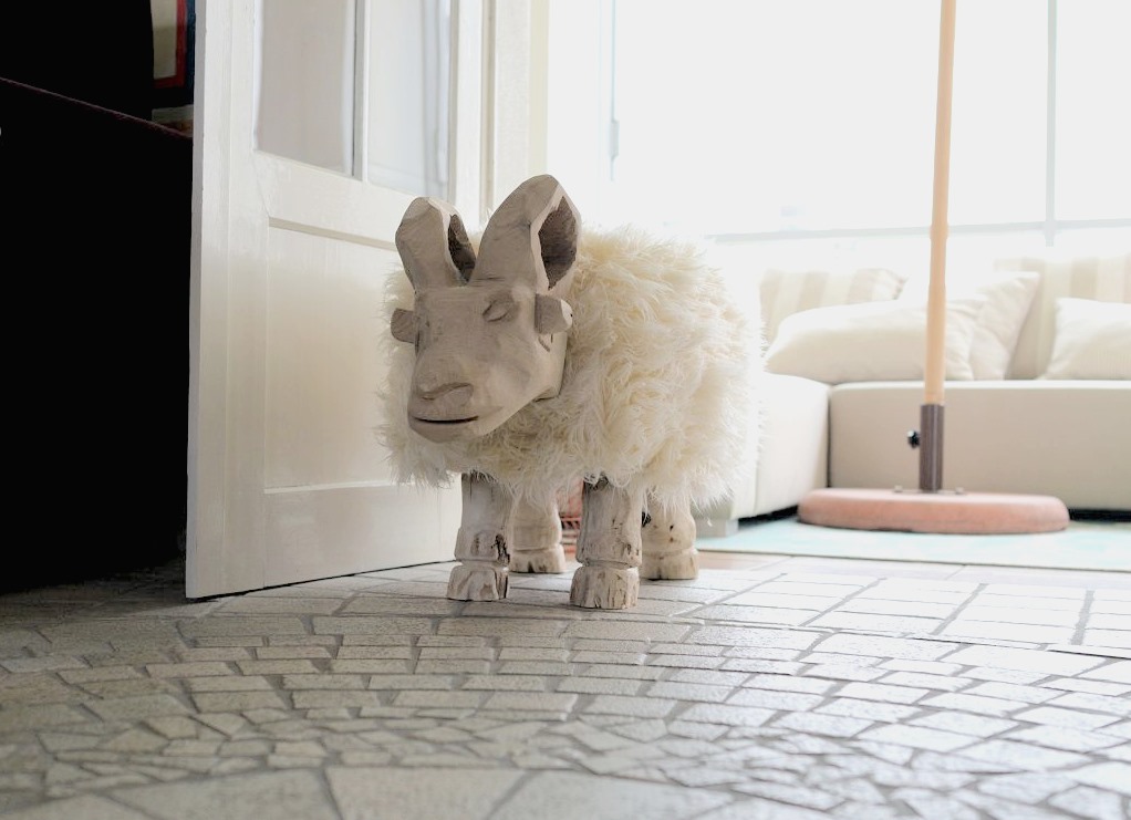 Schaf - Bock Hocker mit Fell - Berthold