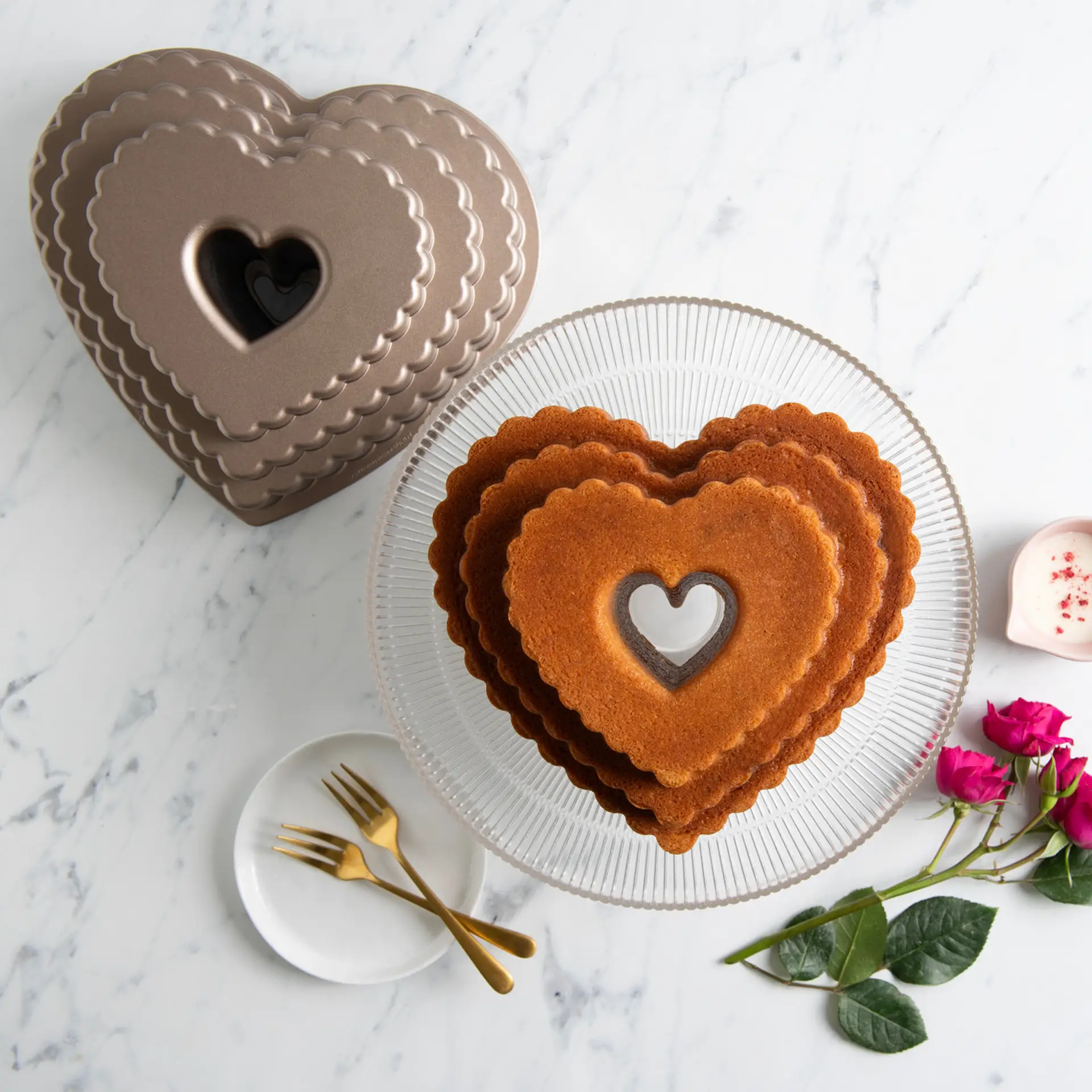 Herzförmige Kuchenform Tiered Heart Bundt Pan 2,8 Liter 89937.webp Herzförmige Kuchenform Tiered Heart Bundt Pan 2,8 Liter