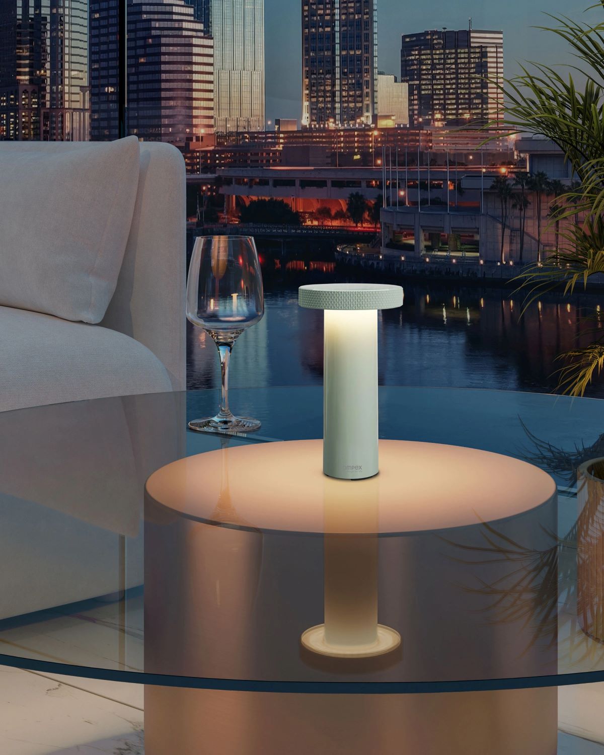 VOLUME retro Akku-Tischleuchte In- und Outdoor apricot