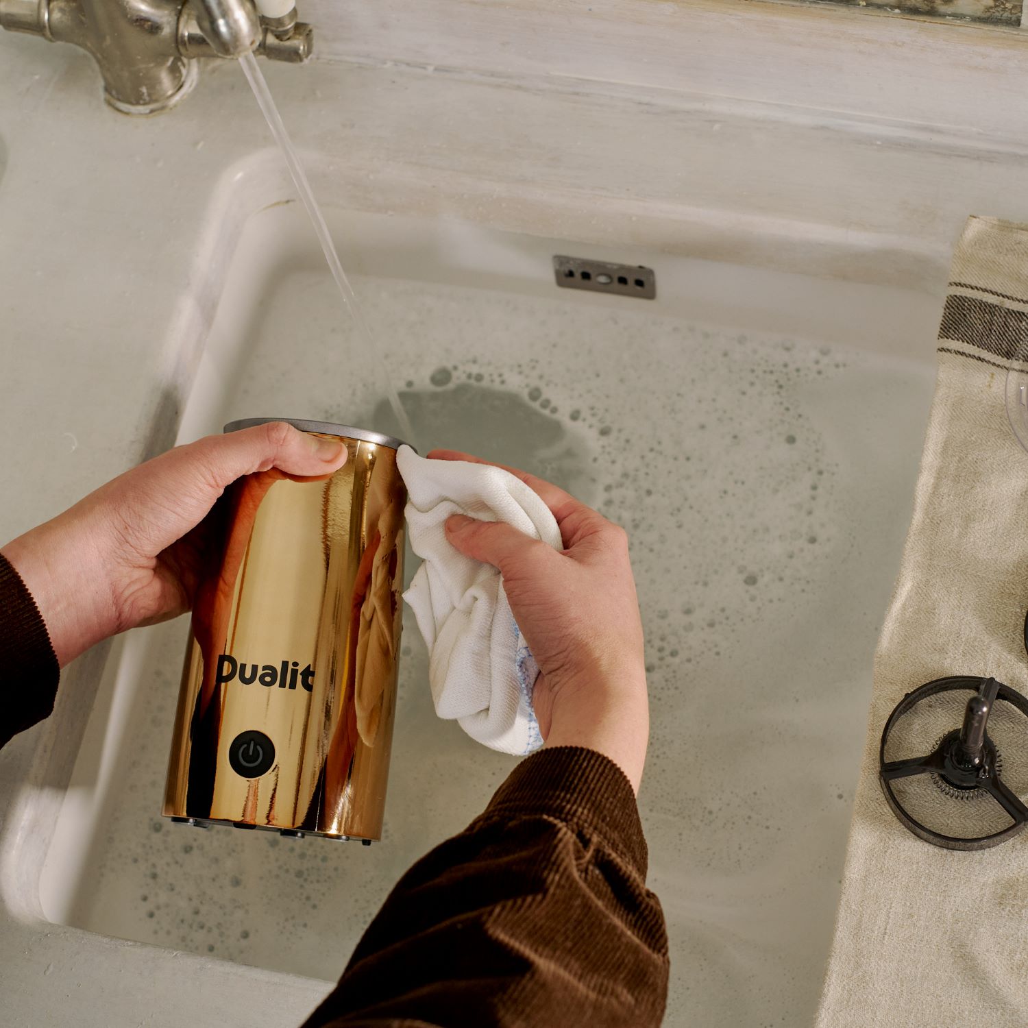 Elektrischer Milch- und Schoko Aufschäumer – cremiger Schaum im Handumdrehen Kupfer