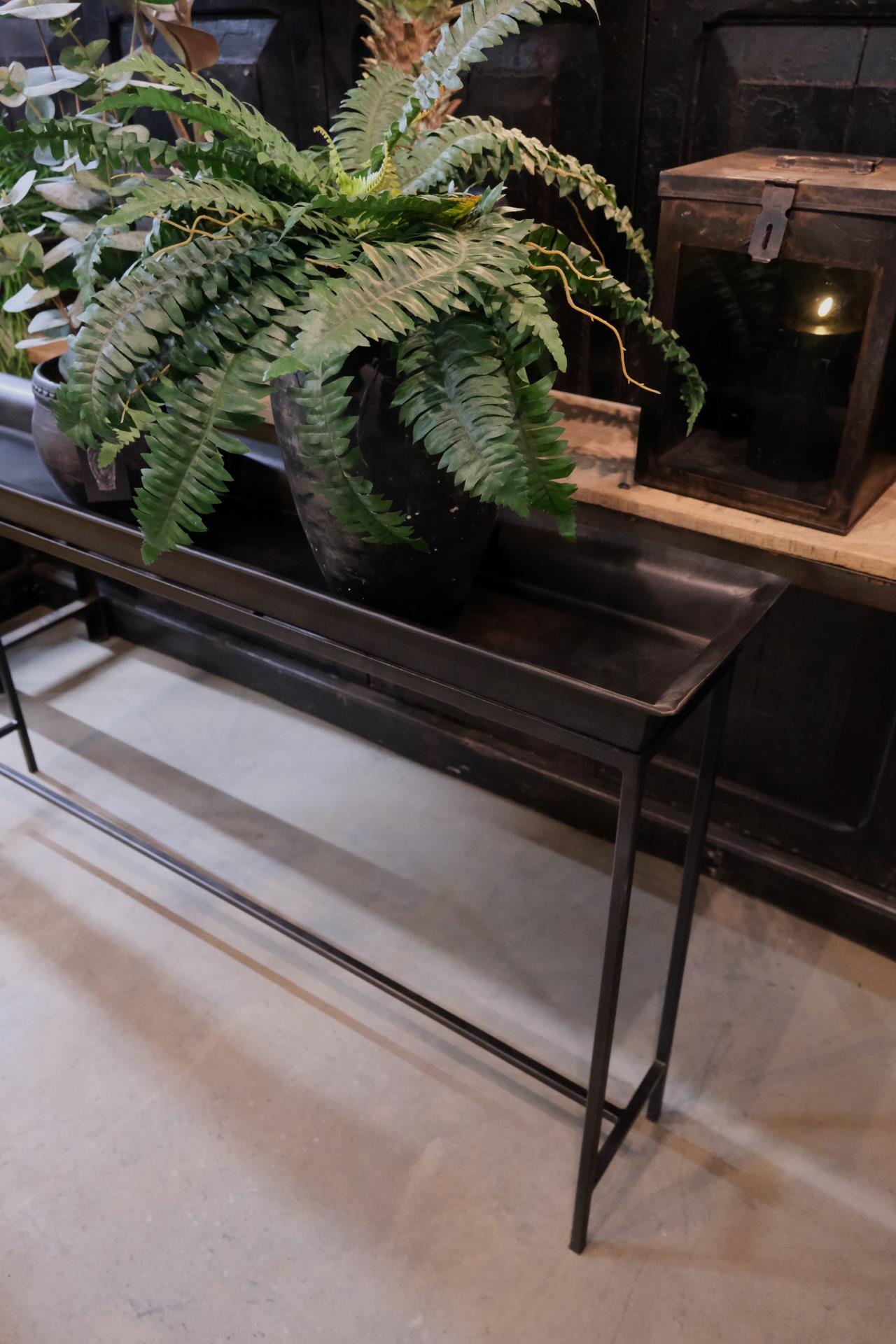 Eisenkonsole mit Tablett Eisenkonsole mit Tablett