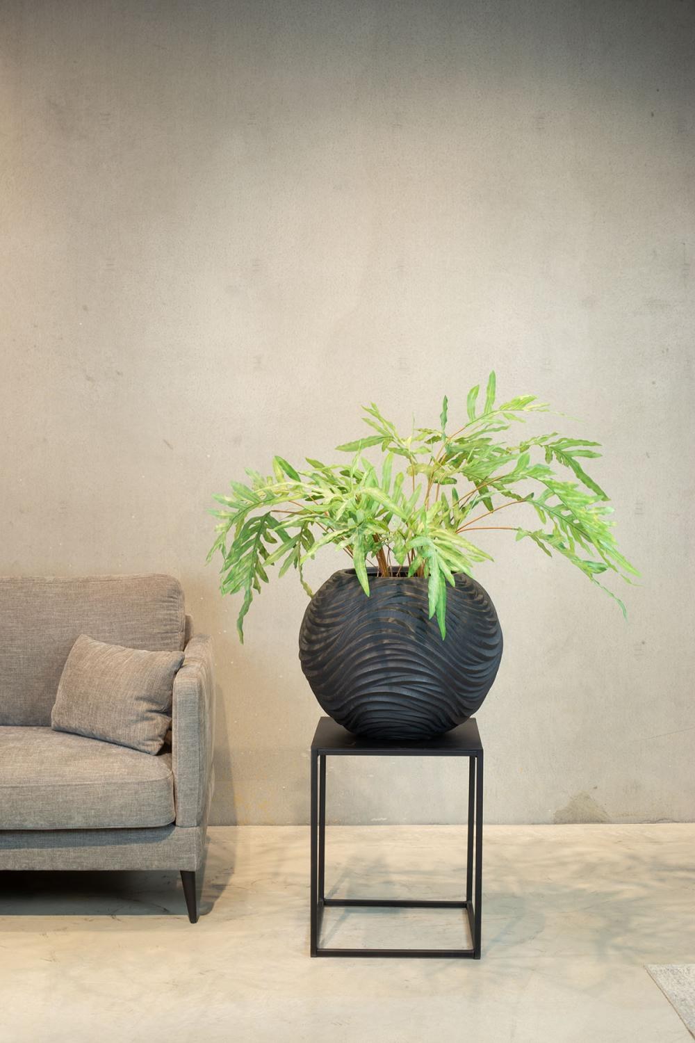 Curved River Pflanzgefäß Globe, Ø 50 cm, Höhe 40 cm, black iron Curved River Pflanzgefäß Globe, Ø 50 cm, Höhe 40 cm, black iron