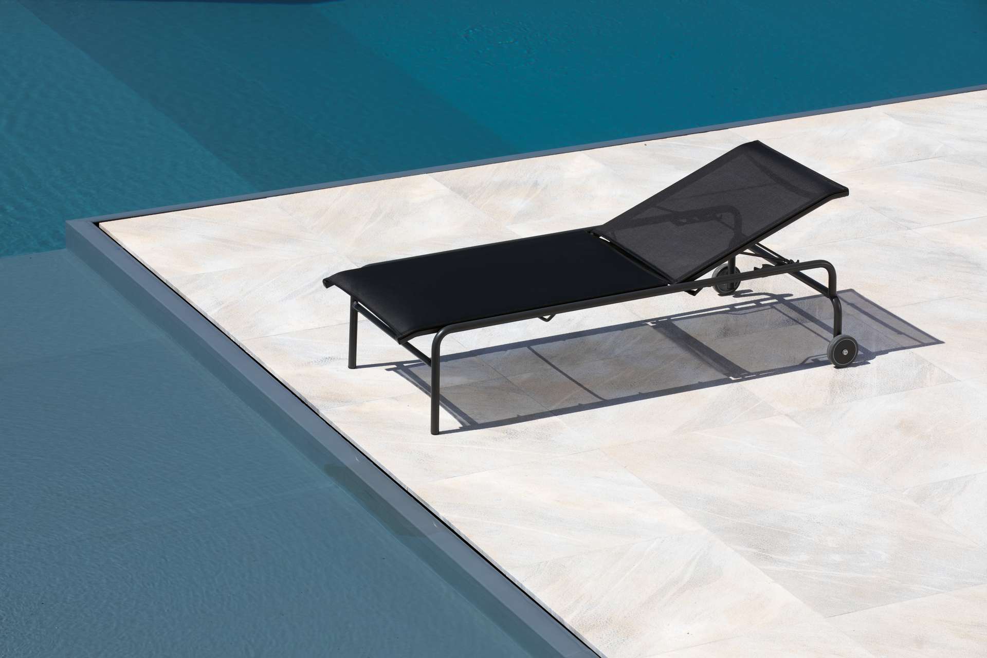 Miami stapelbare Sonnenliege Antik Grau / Schwarz Miami stapelbare Sonnenliege Antik Grau / Schwarz