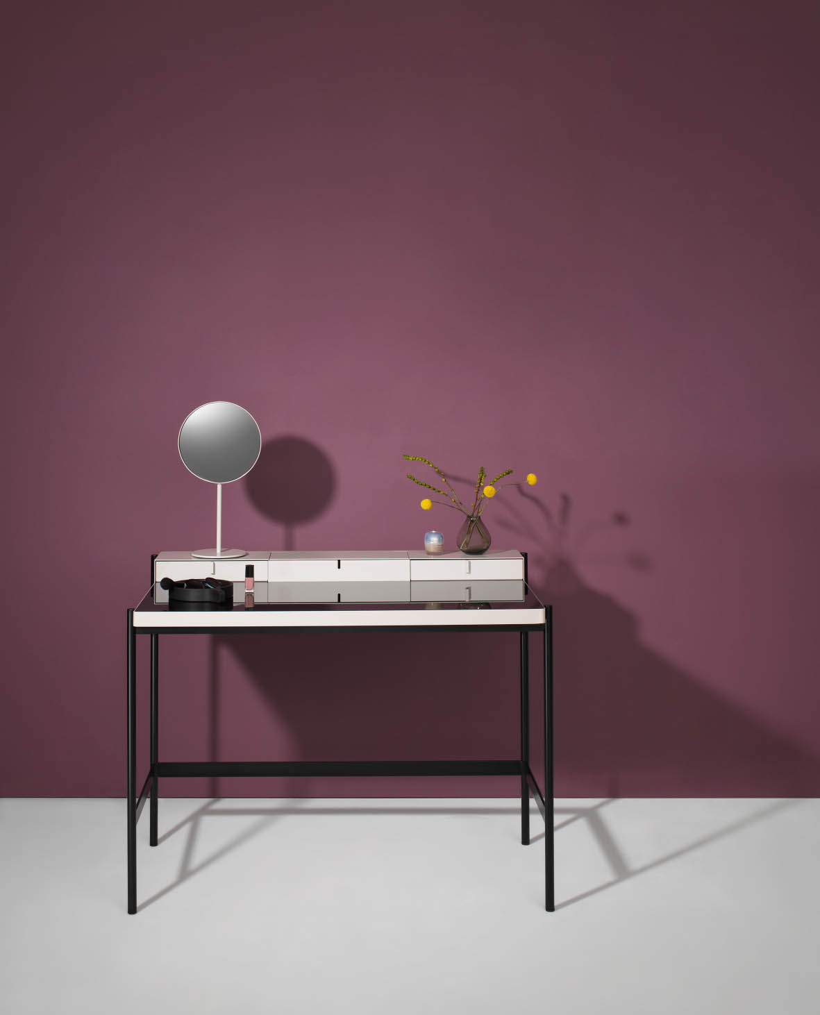 PS20 Schminktischin Schwarz/Weiß Ausführung mit Schminkspiegel vom Hersteller Müller Möbelfabrikation