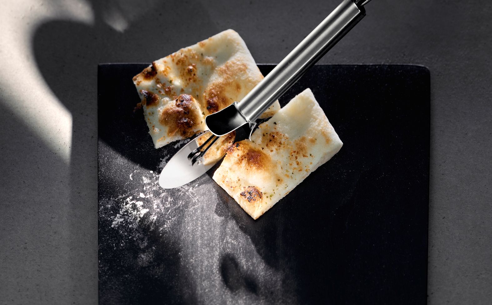 Profi Plus Pizzaschneider 20 cm mit scharfem Schneidrad