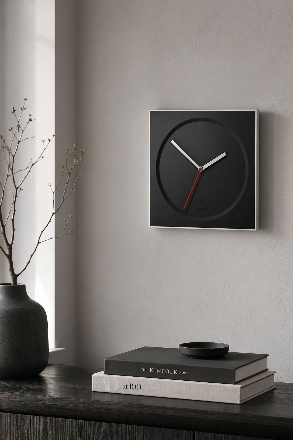 Hoyo Wanduhr 26 x 26cm, schwarz - 3D geformtes Ziffernblatt