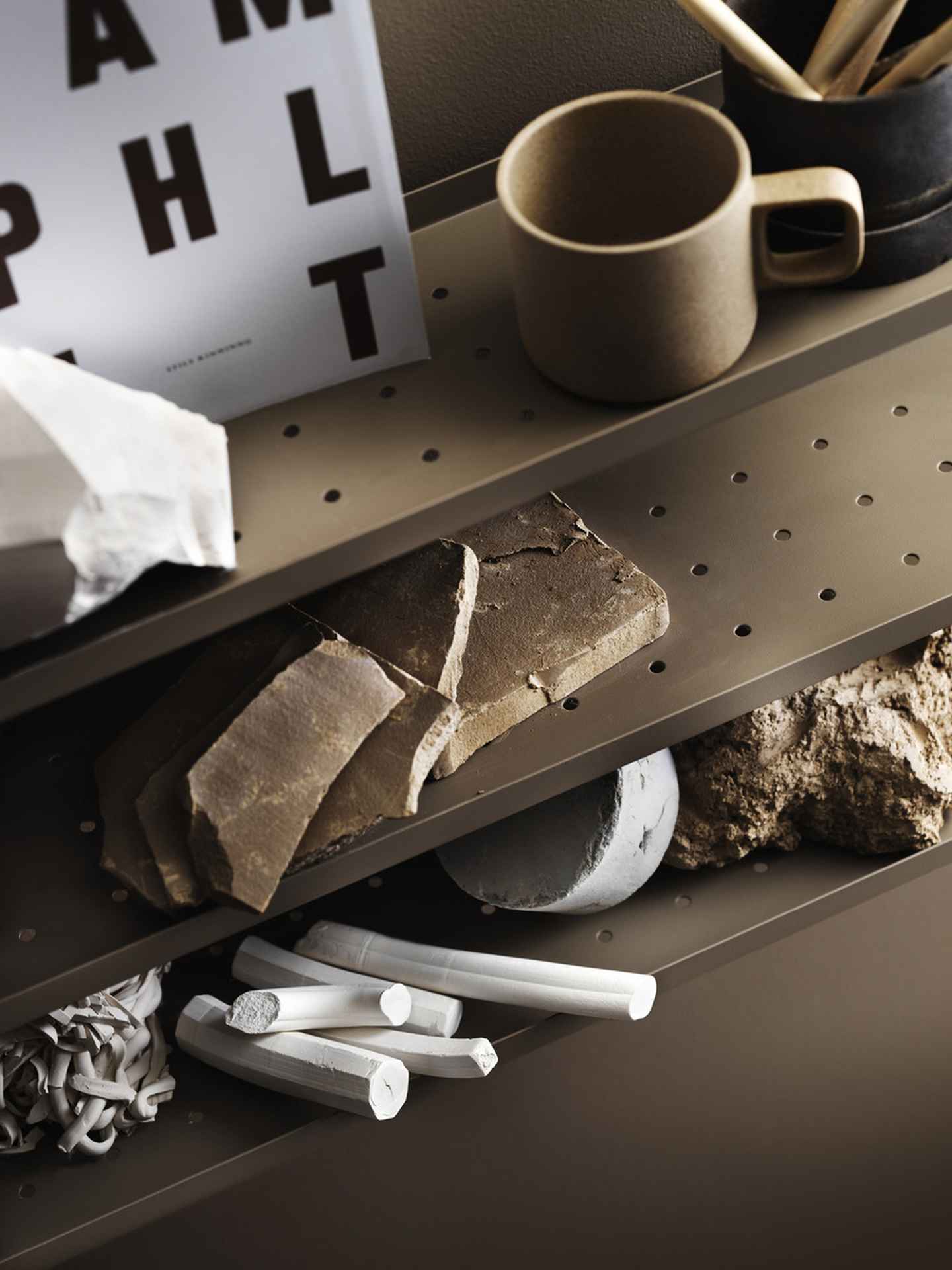 String System Regalboden Metall niedrige Kante String System Regalboden Metall niedrige Kante Dunkelgrau 78/2/30