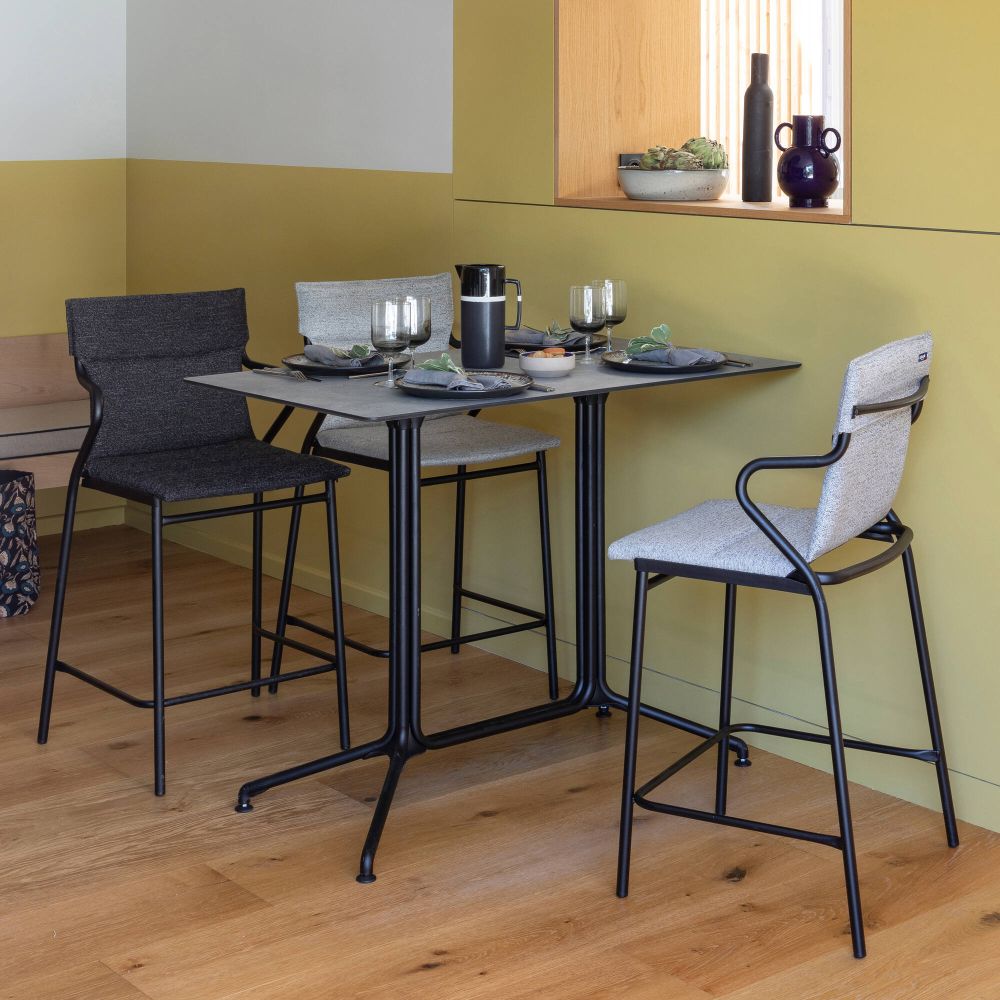 Ancone Esszimmerstuhl halbhoch – gepolstert, stapelbar & wetterfest für In- und Outdoor Cobalt Blau Ancone Esszimmerstuhl halbhoch – gepolstert, stapelbar & wetterfest für In- und Outdoor Cobalt Blau