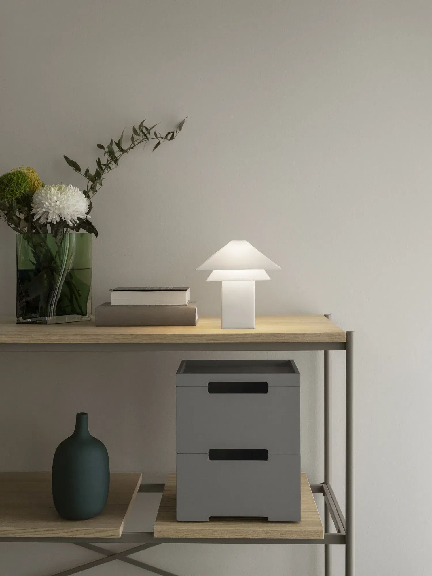 Sanaka Mobile LED-Leuchte im Origami-Design weiß Sanaka Mobile LED-Leuchte im Origami-Design weiß