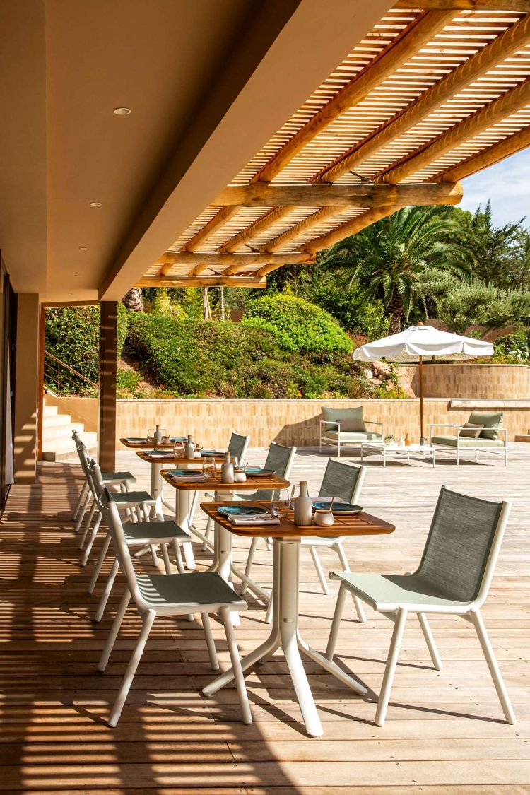 Pilotis Batyline Outdoorstuhl – Leichter Gartenstuhl im modernen Metall-Design 01 Baumwollweiß