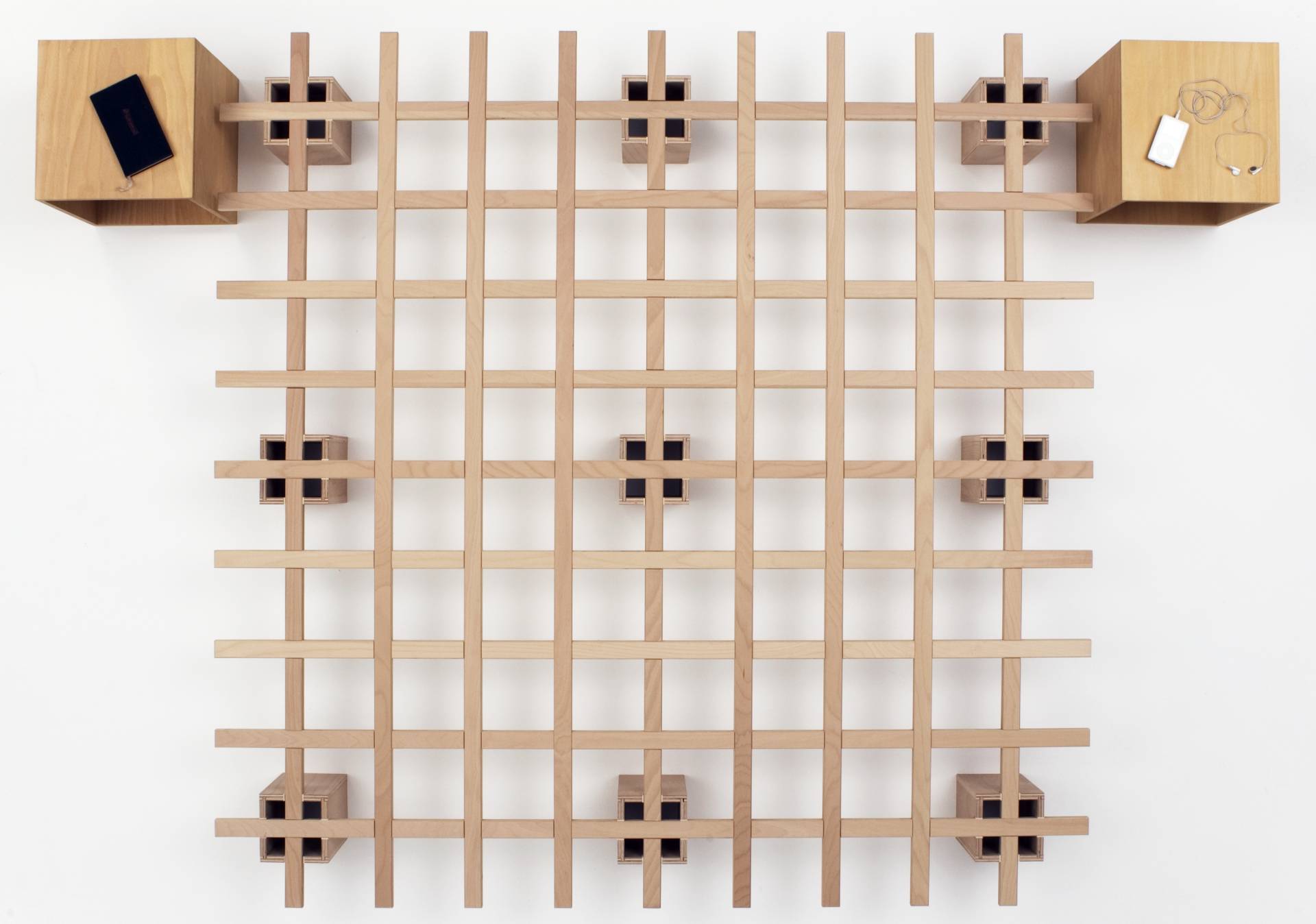 Tojo Bett System 90 Draufsicht auf ein Tojo Design Möbel Bett System aus Holz