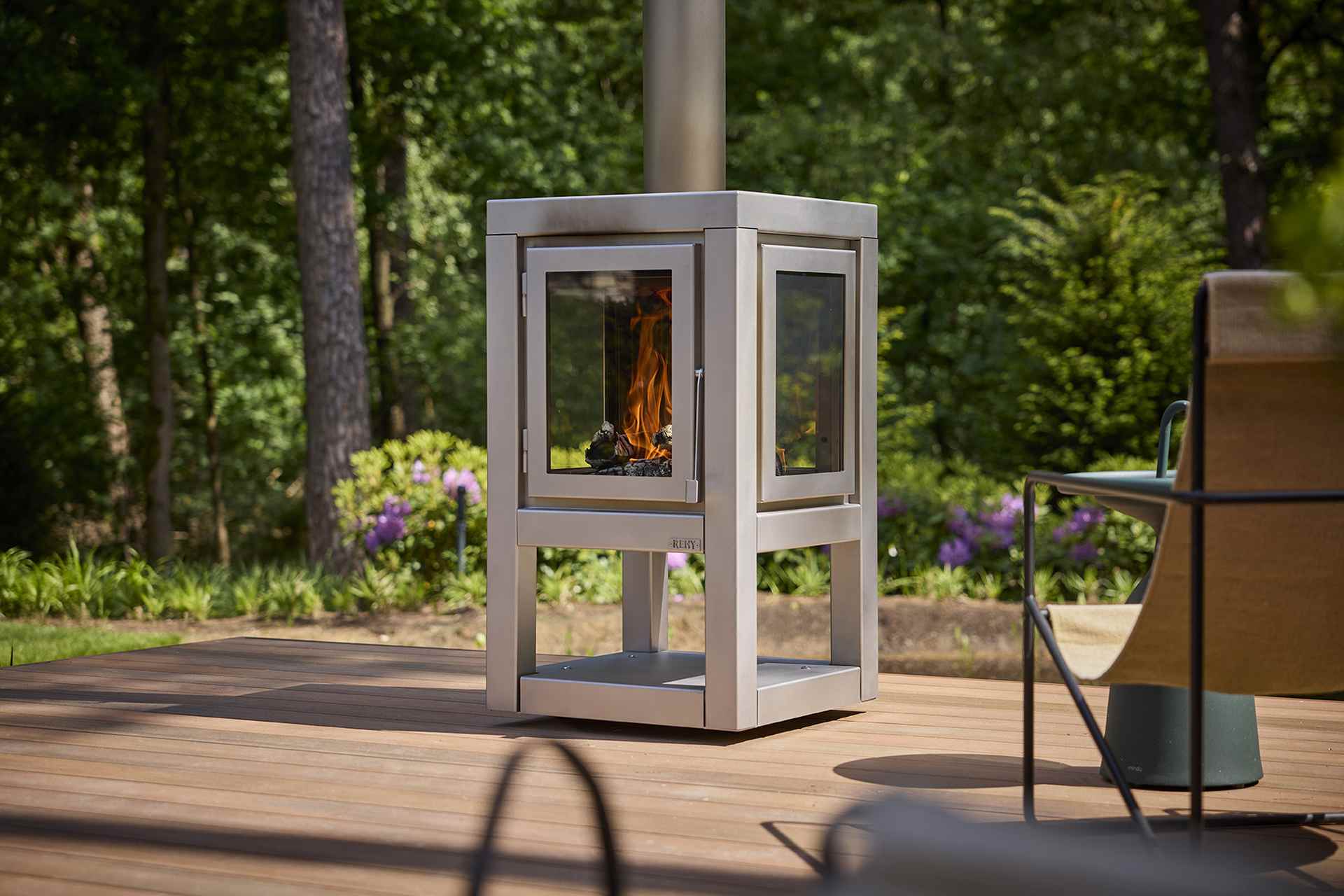 Quaruba Außenkamin Edelstahl matt Quaruba Außenkamin Edelstahl matt Mit Rollen 4 Seiten Glas XXL