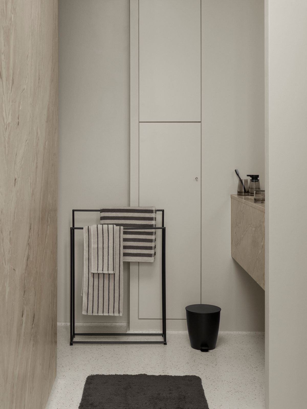 TUUFA Badematte – weich & rutschhemmend 60 × 60 cm Satellite