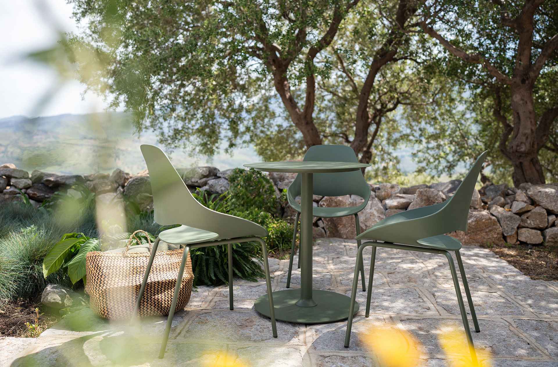 FALK Outdoor Stuhl niedrige Armlehne Olivgrün