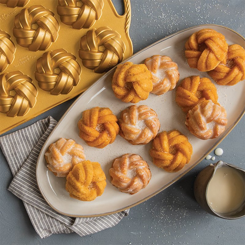 Backform 75th Anniversary Braided Mini-Kuchen