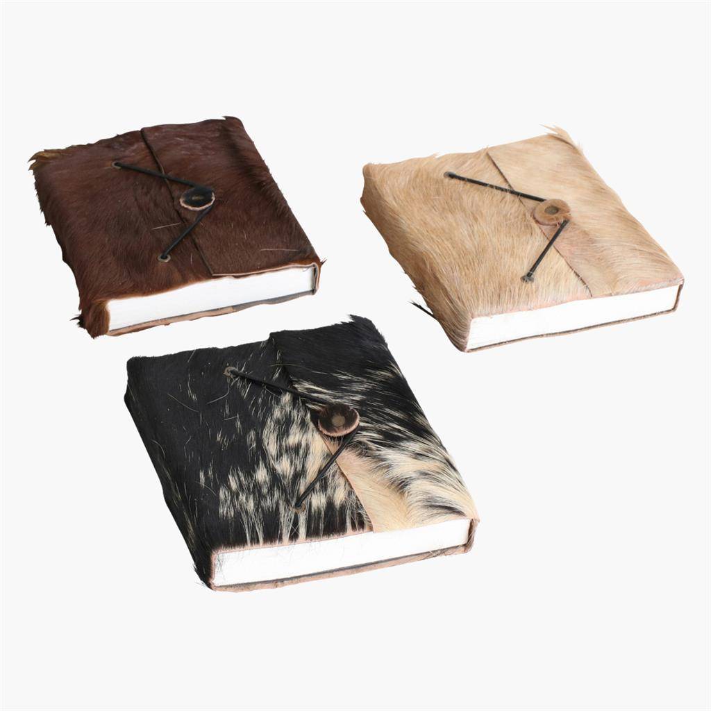 Buch mit Felleinband