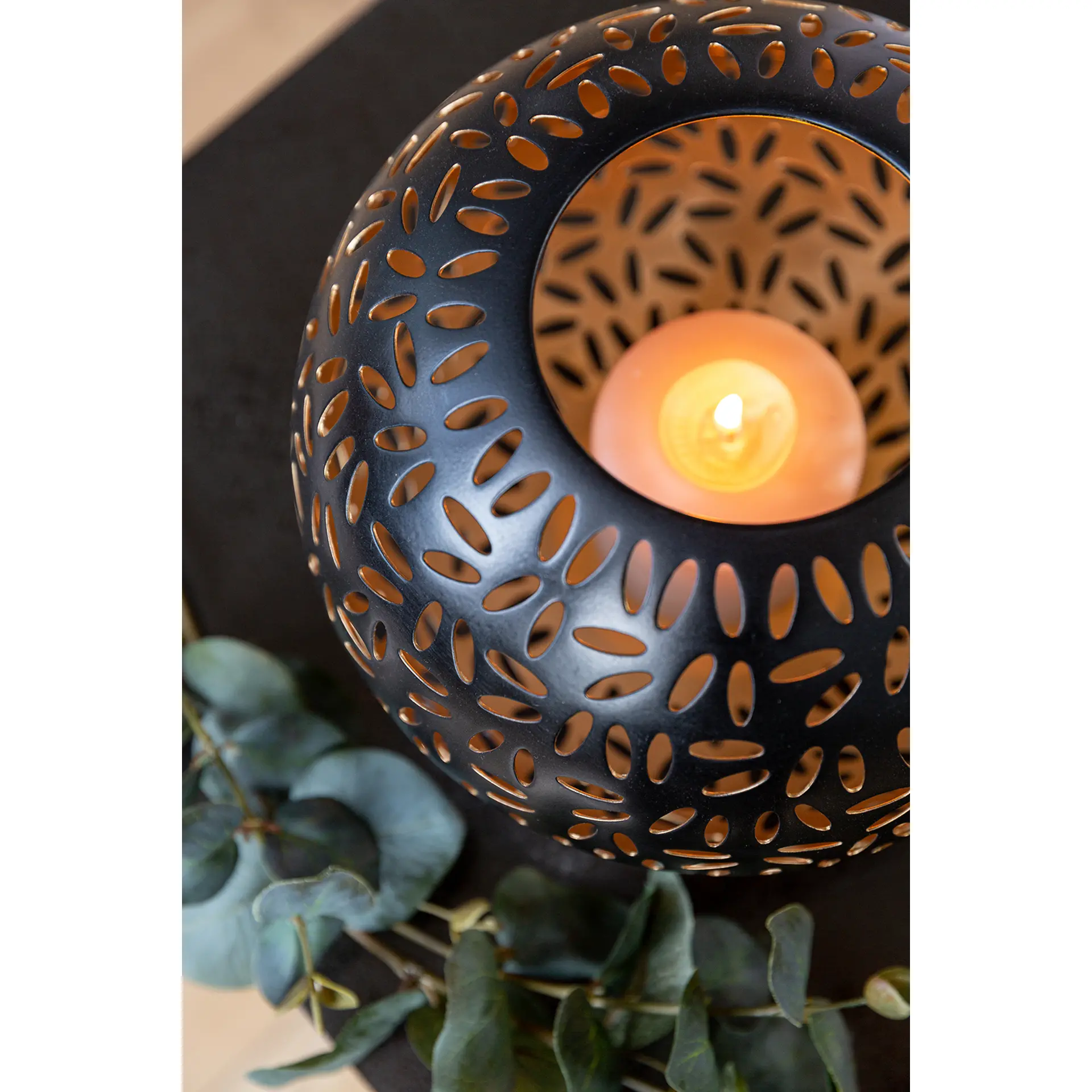 146302_10.webp DARIA edles Windlicht aus Metall rund Beige 15
