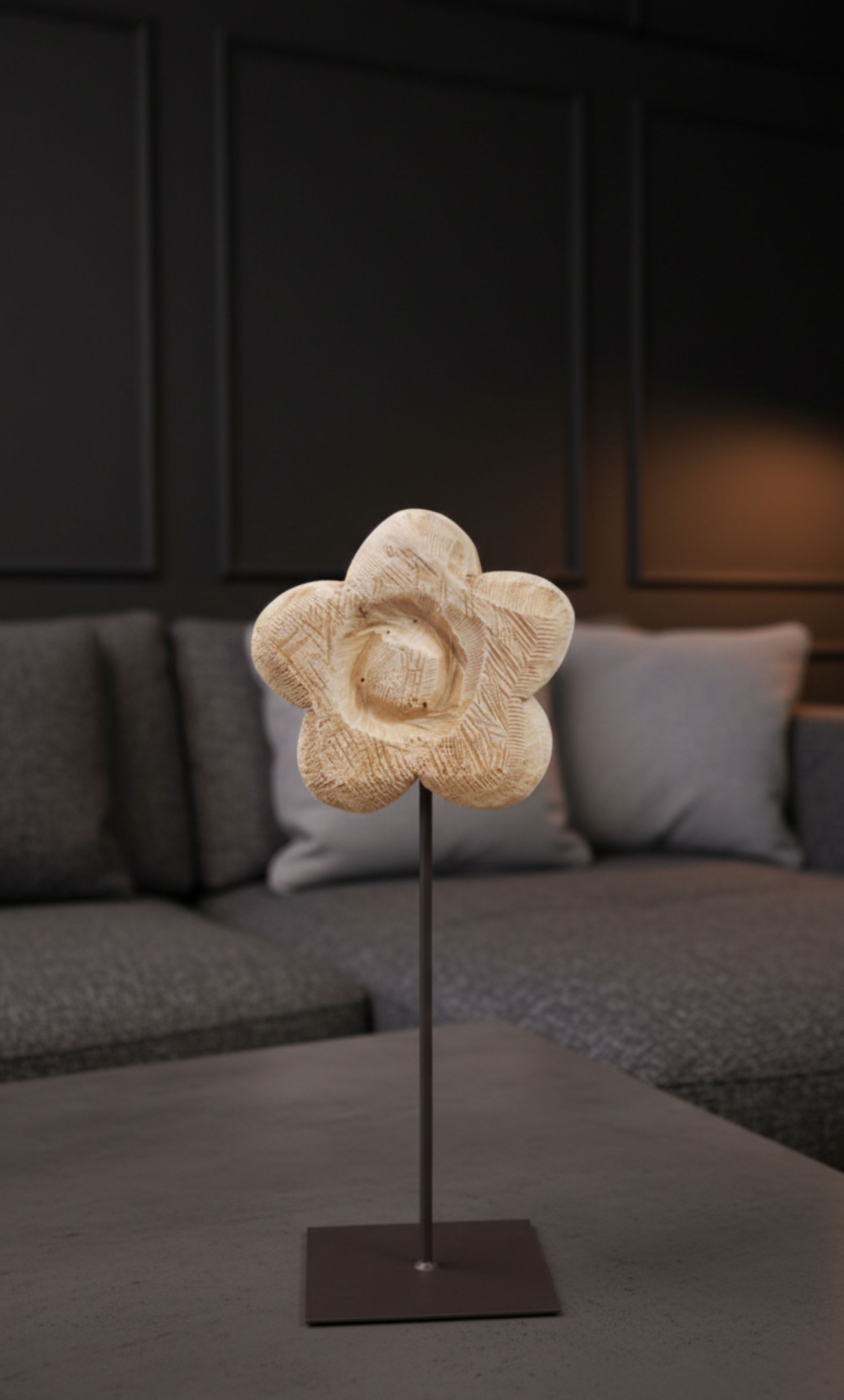 Holzblume auf Metallfuß, Höhe: 50 cm Holzblume auf Metallfuß, Höhe: 50 cm