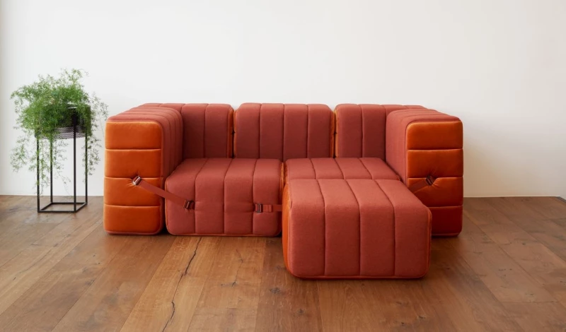 Raumsparende modulare Couch Raumsparende modulare Couch, die sich Ihren Bedürfnissen anpasst