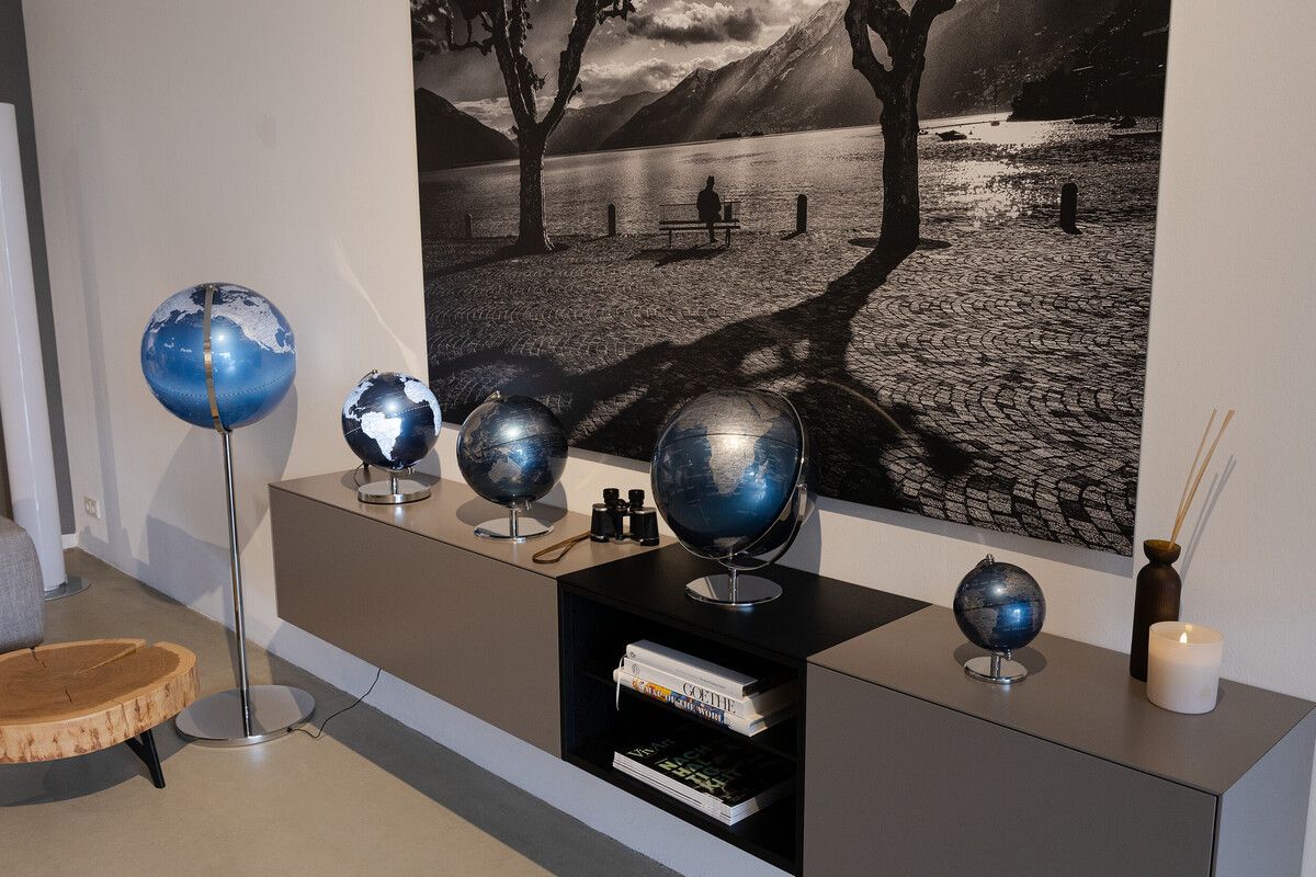 Standglobus "SOJUS LIGHT" metallic-blau/silber glänzend verchromt