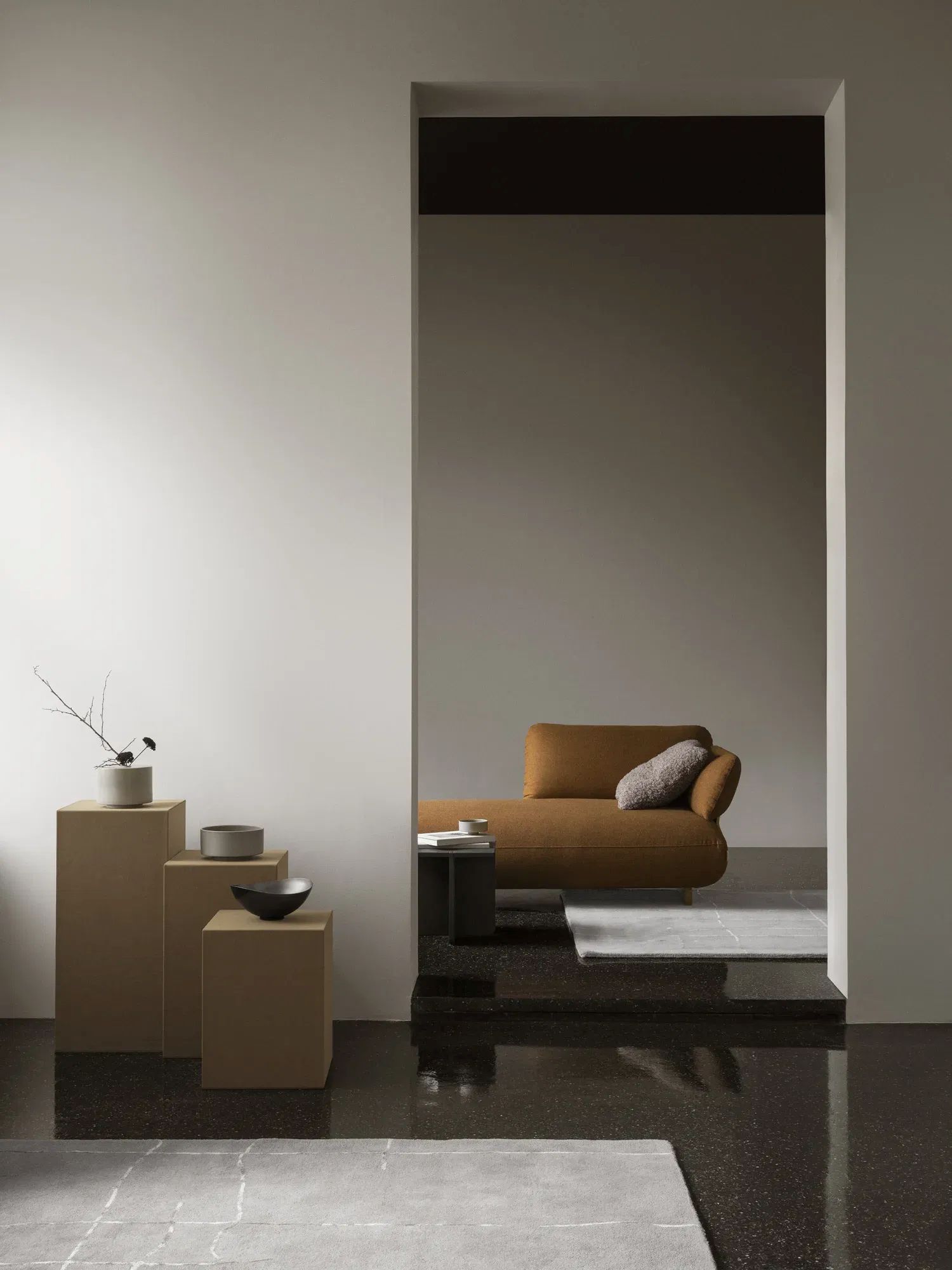 Sahla dekoratives Podest mit Präsentationsfläche Nomad L Sahla dekoratives Podest mit Präsentationsfläche Pewter L