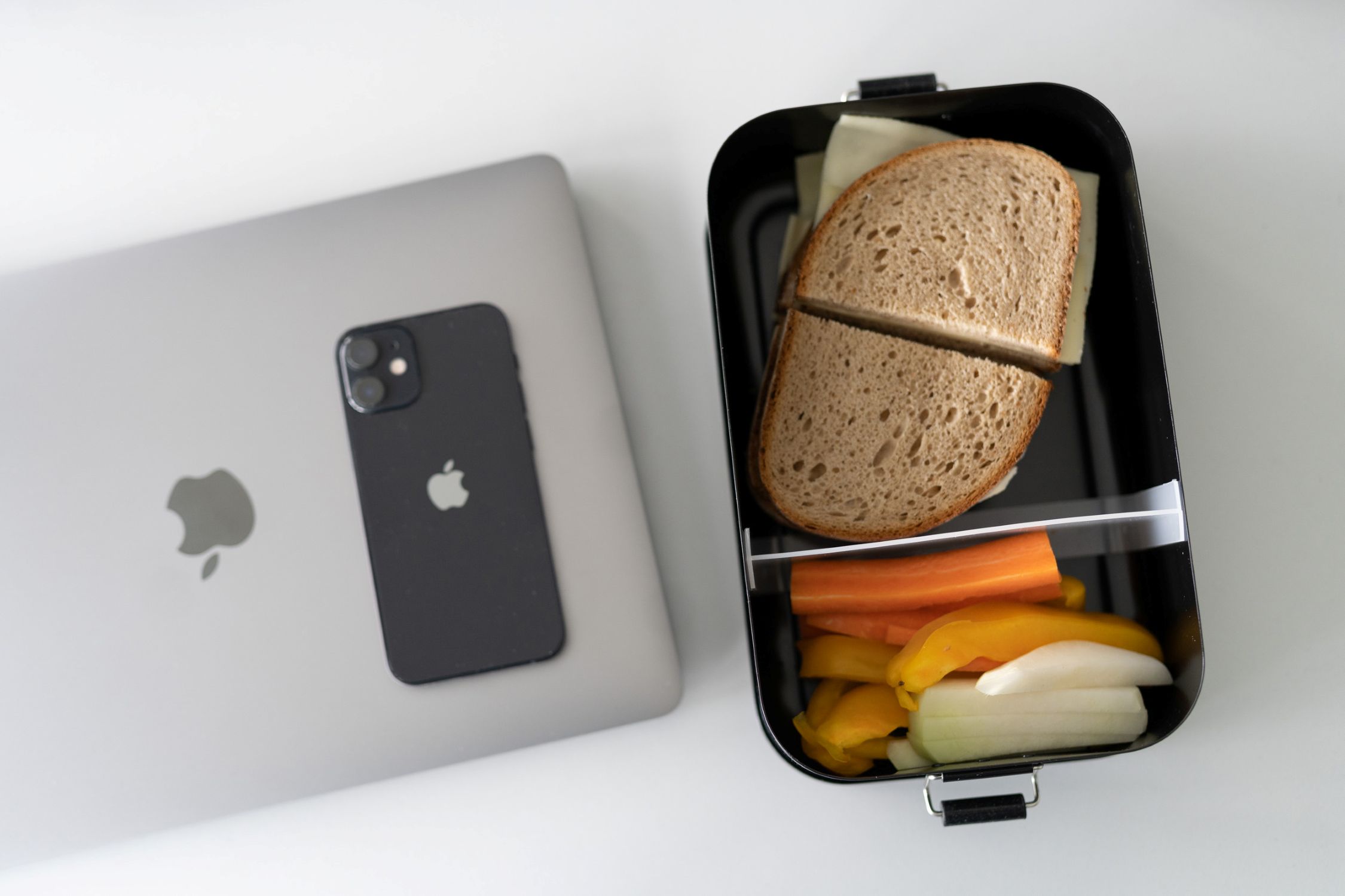 Lunch-Box Aluminium mit Bügelverschluss - Black Box vielseitig einsetzbar XL 23.6 cm Lunch-Box Aluminium mit Bügelverschluss - Black Box vielseitig einsetzbar XL 23.6 cm