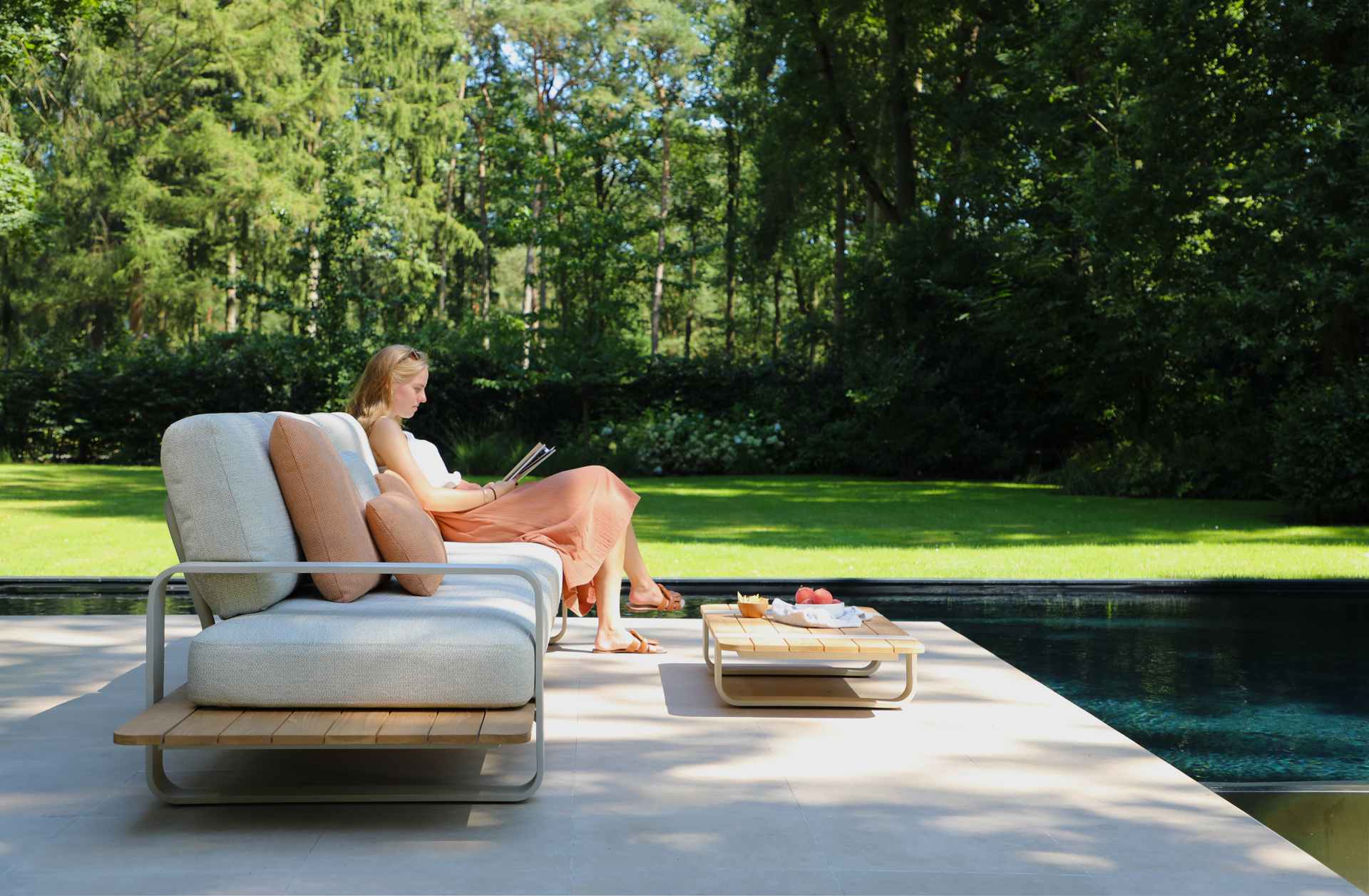 Dox gemütliches Outdoor Lounge Sofa - 2 Sitzer Dox gemütliches Outdoor Lounge Sofa - 2 Sitzer