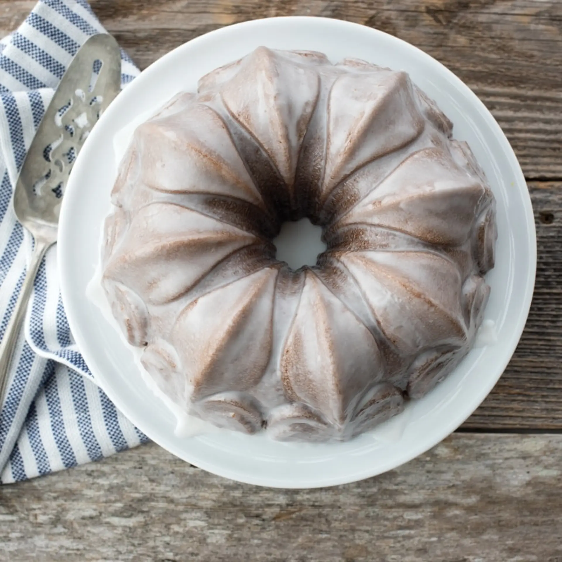 Backform Fleur de Lis Bundt Pan 2,3 Liter