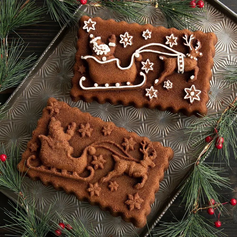 90848 Weihnachtliche Kuchenform Santa’s Sleigh Loaf Pan.webp Weihnachtliche Kuchenform Santa’s Sleigh Loaf Pan