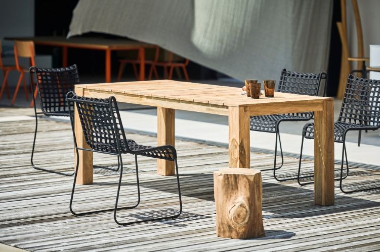 IN/OUT Designstuhl im modernen Flechtdesign schwarz