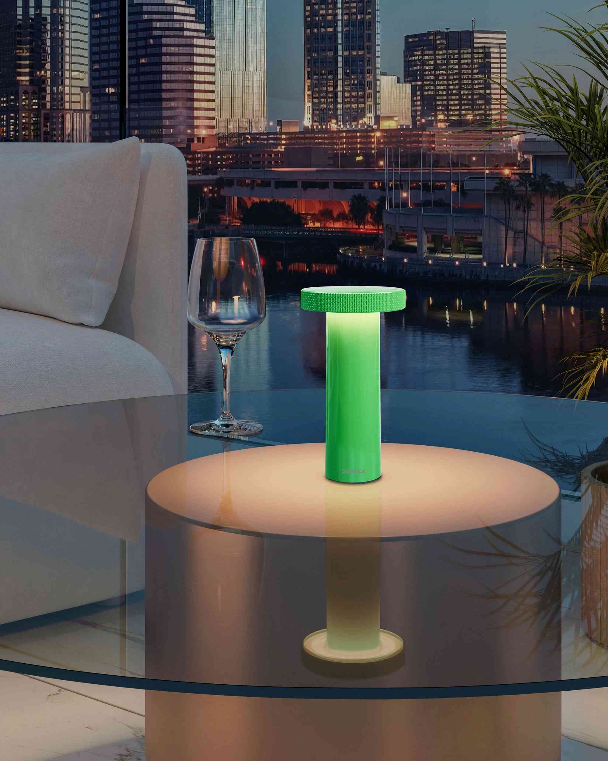 VOLUME retro Akku-Tischleuchte In- und Outdoor neon grün VOLUME retro Akku-Tischleuchte In- und Outdoor neon grün