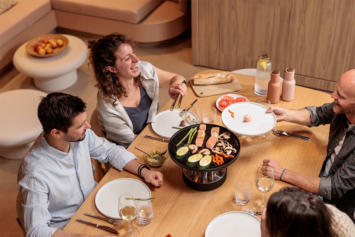 01064_CIRCLE-35-Tischgrill-atmo-4-pdp.jpg Circle 35 Design Tischgrill Multifunktional